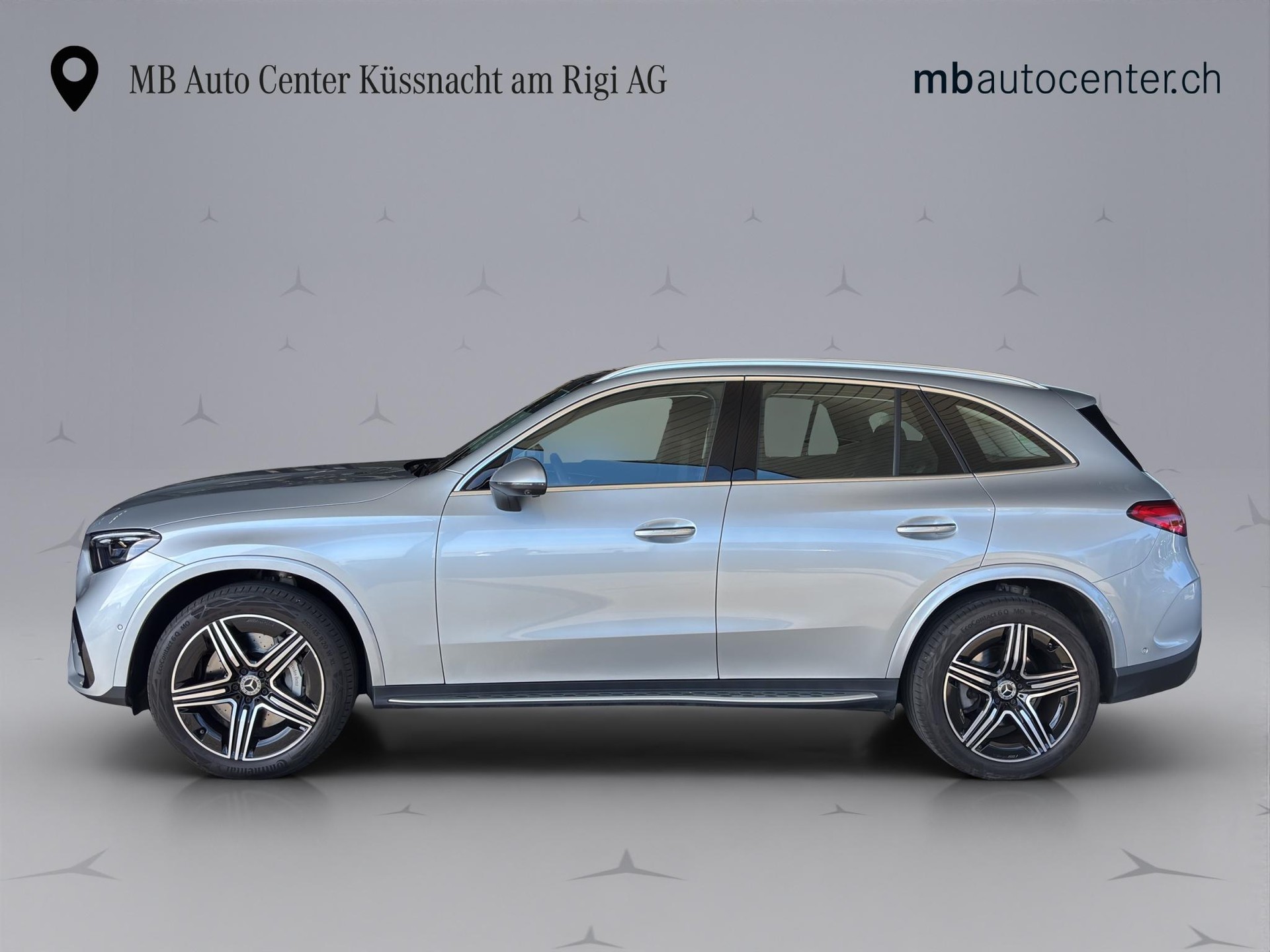 MERCEDES-BENZ GLC 300 AMG Line 4matic-image-2
