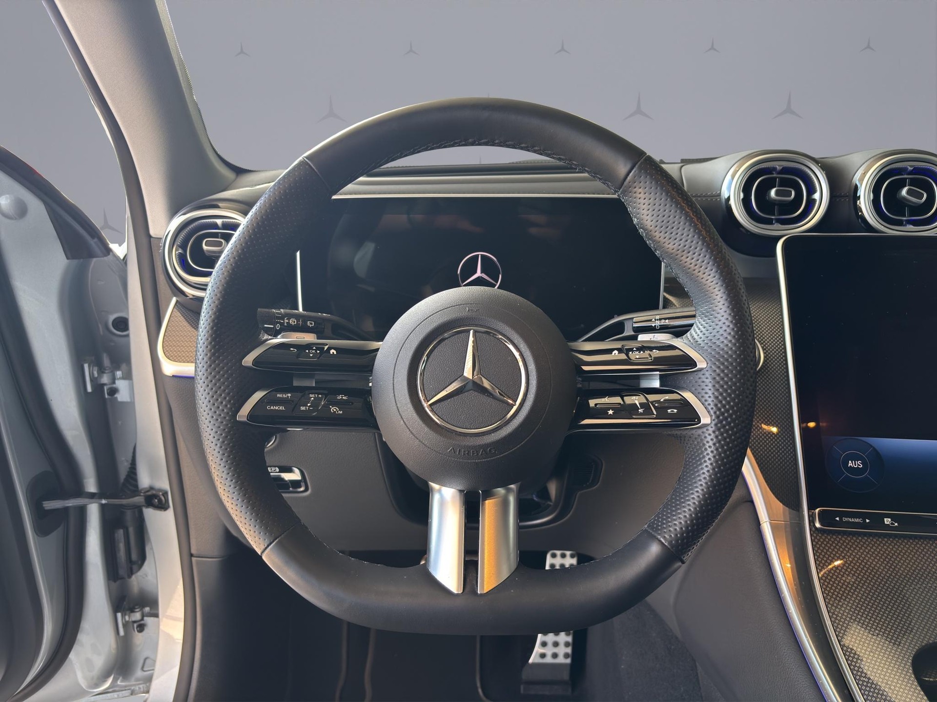 MERCEDES-BENZ GLC 300 AMG Line 4matic-image-8