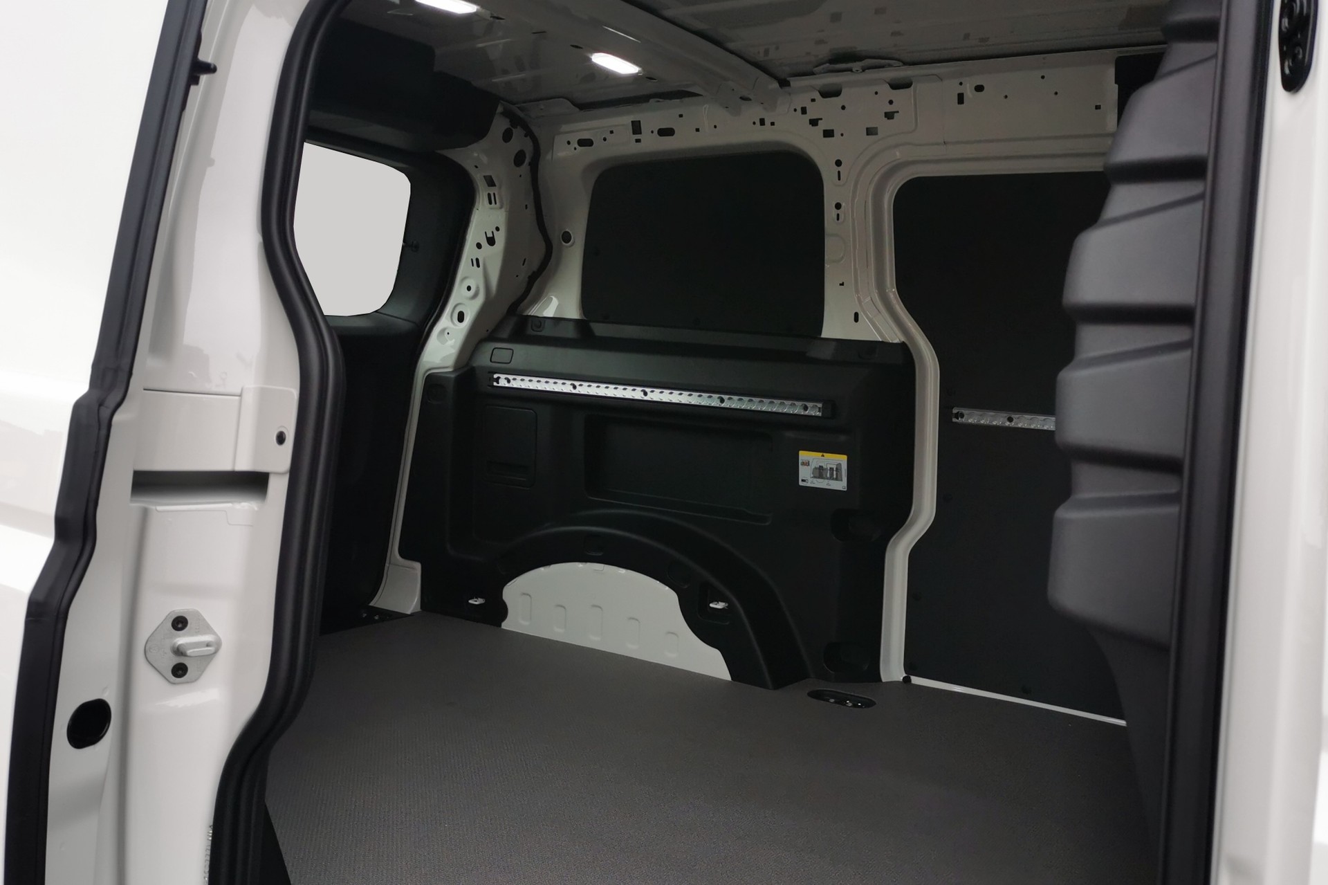 VW ID. Buzz Cargo Pro-image-11