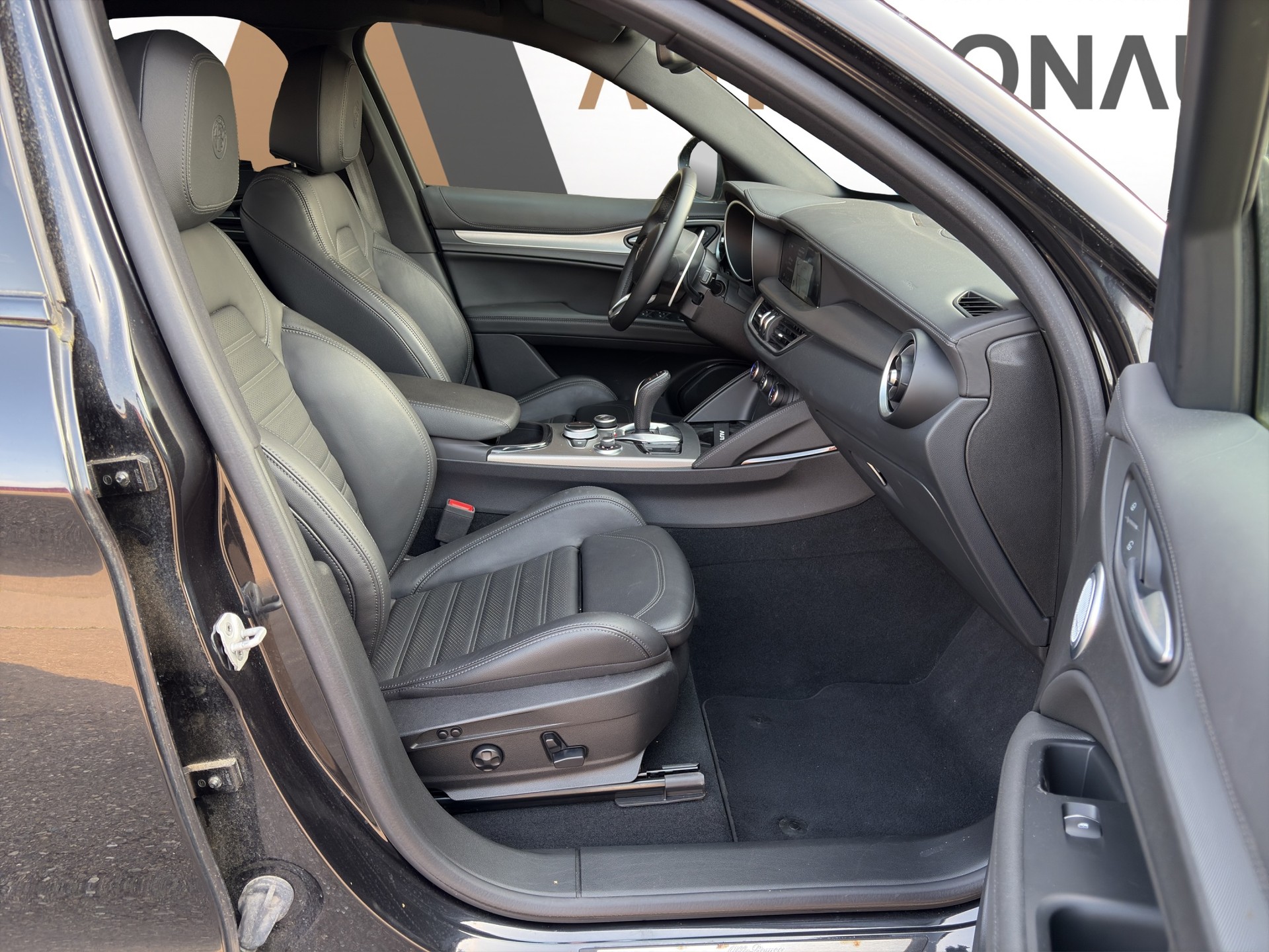 ALFA ROMEO Stelvio 2.0 Q4 280 Veloce Premium-image-9