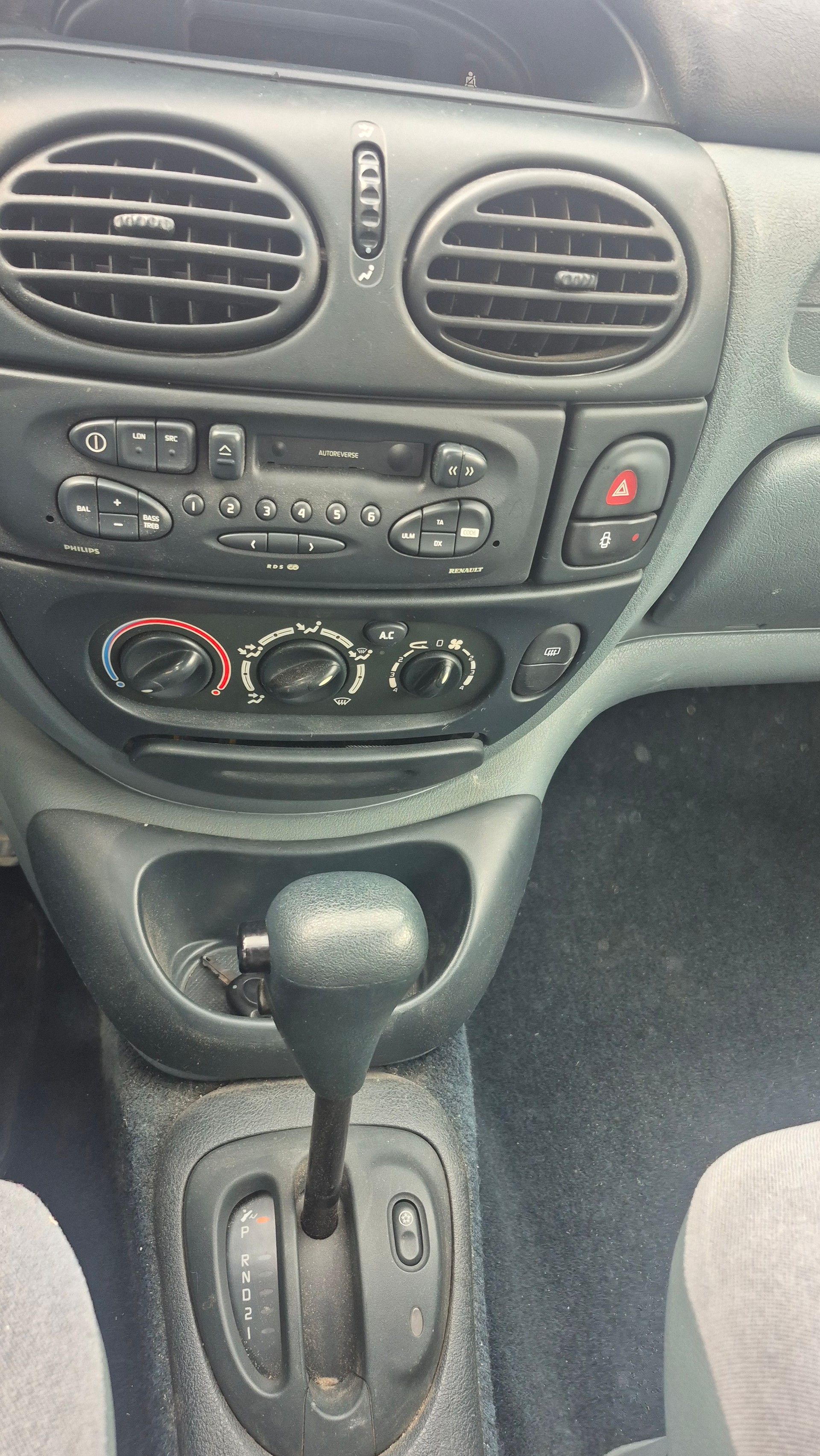 RENAULT Mégane Scénic 2.0 Family-image-8