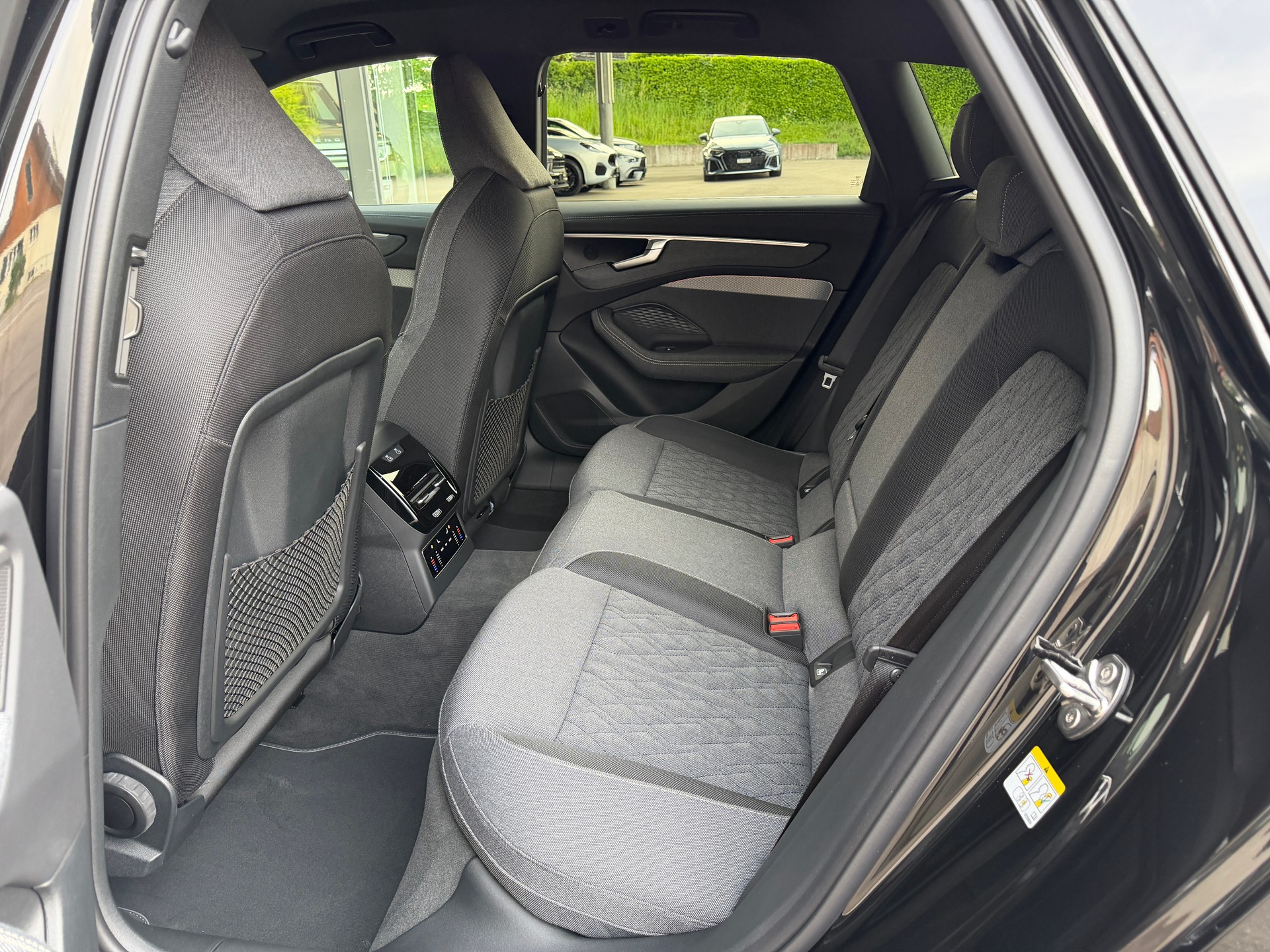 AUDI A6 Avant TDI quattro 150 kW S tronic-image-26