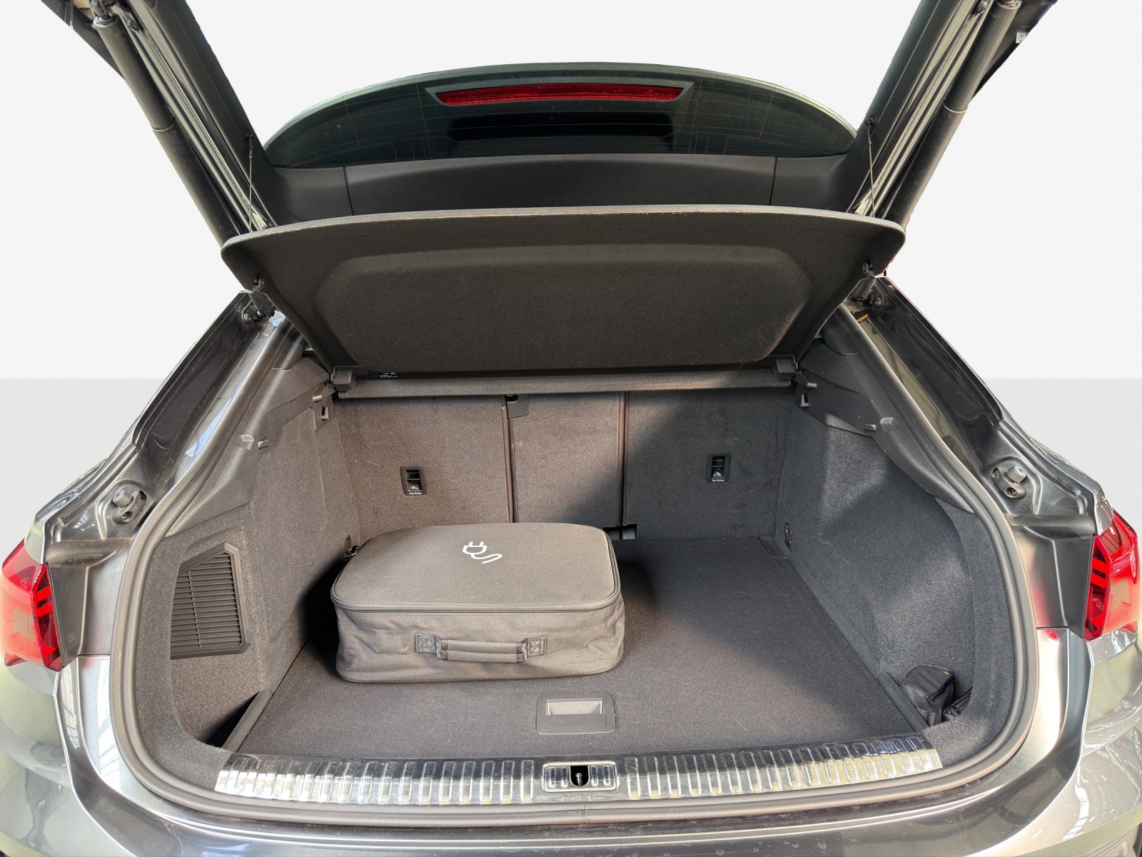 AUDI Q3 Sportback 45 TFSI e S line Attraction S-tronic-image-13