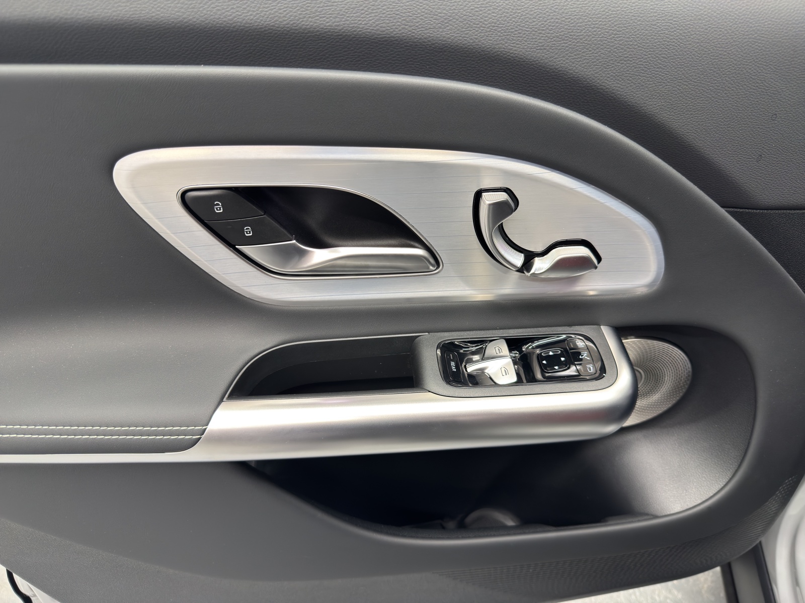 MERCEDES-BENZ GLB 220 4Matic-image-14