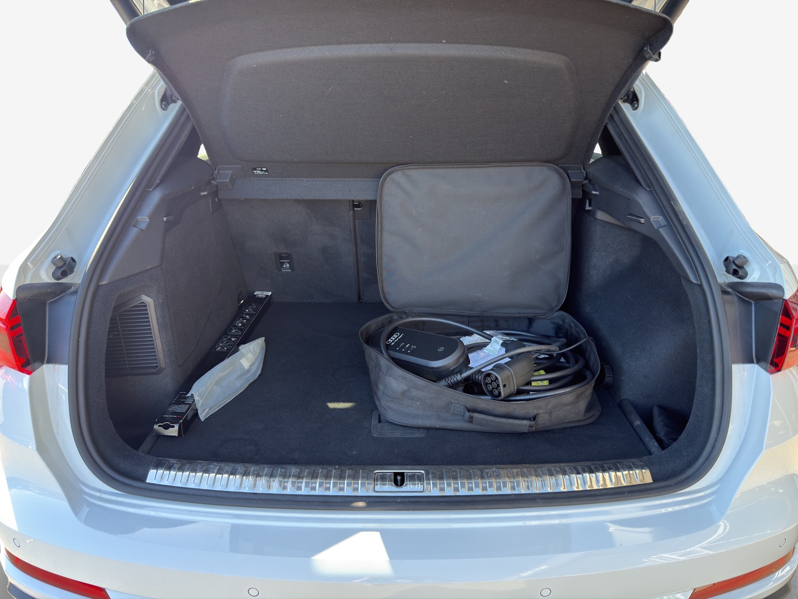 AUDI Q3 45 TFSI e S line Attraction S-tronic-image-13