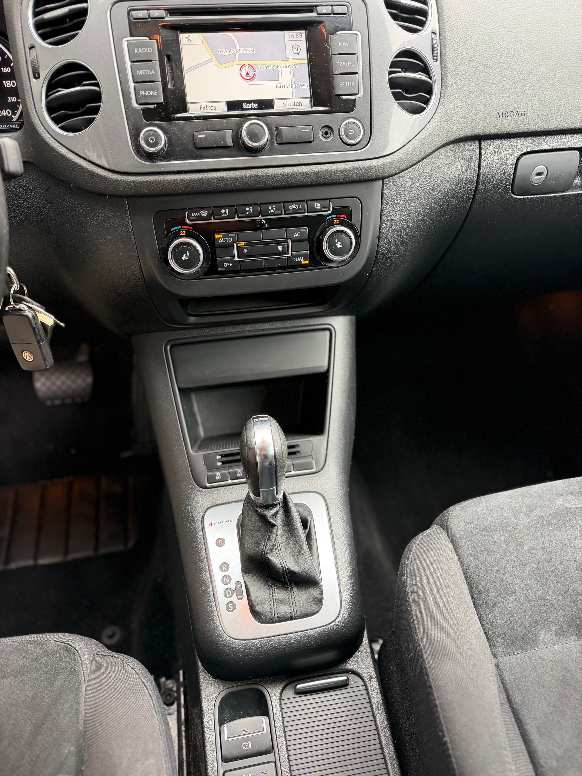 VW Tiguan 2.0 TDI BlueMotion Track&Style 4Motion-image-17