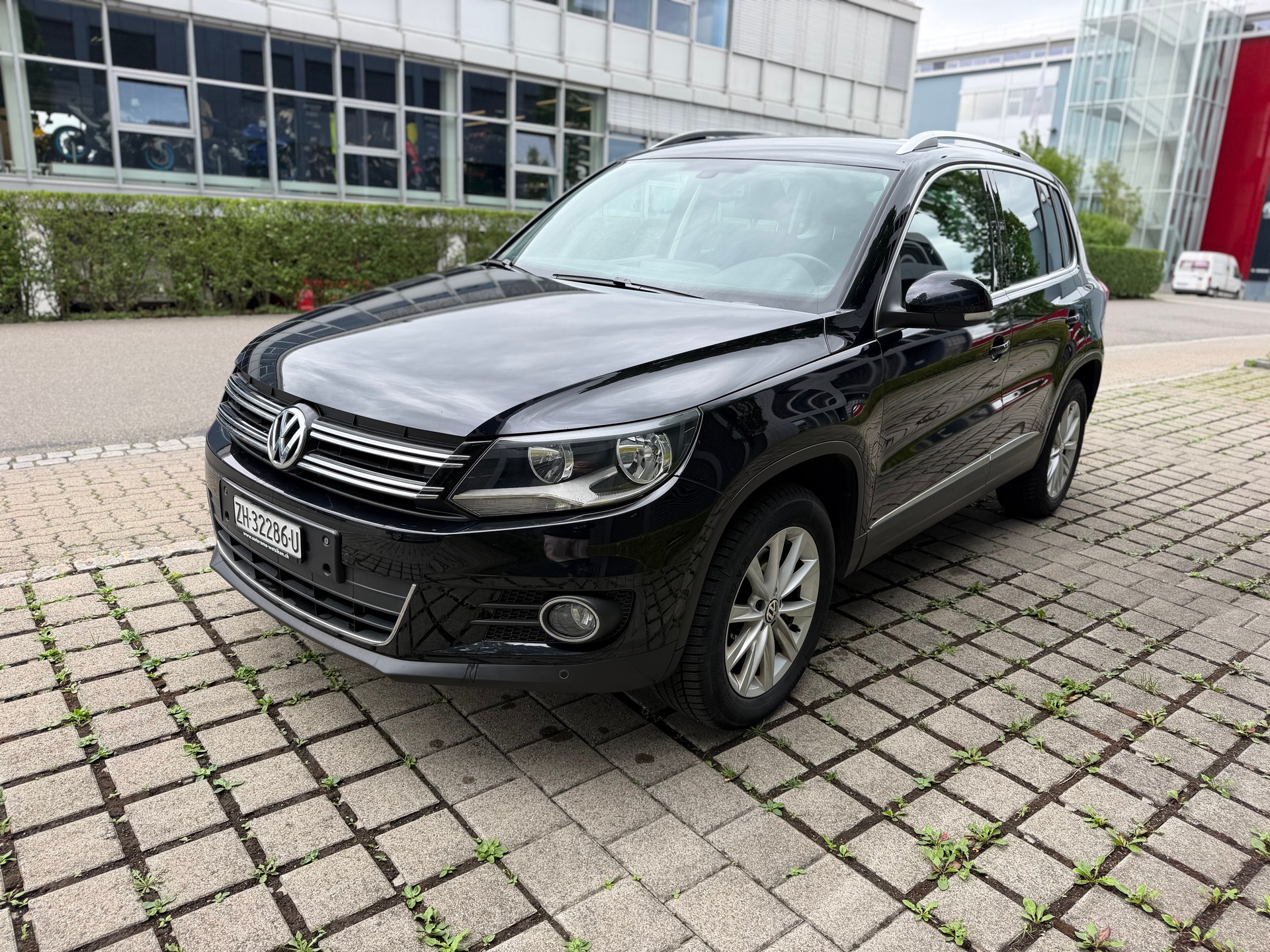 VW Tiguan 2.0 TDI BlueMotion Track&Style 4Motion-image-0