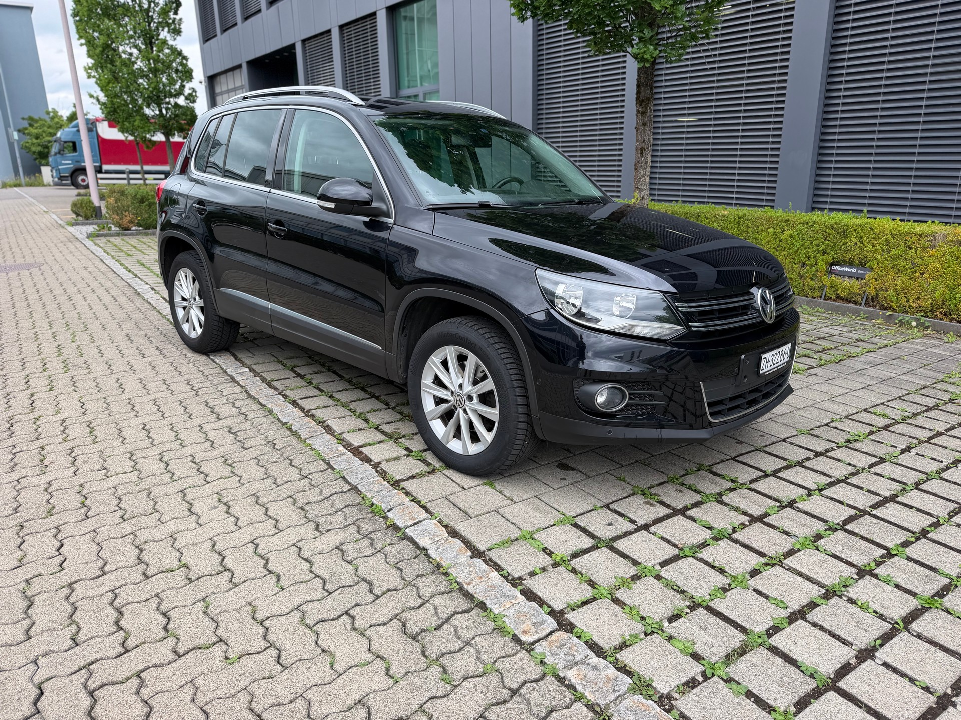 VW Tiguan 2.0 TDI BlueMotion Track&Style 4Motion-image-2