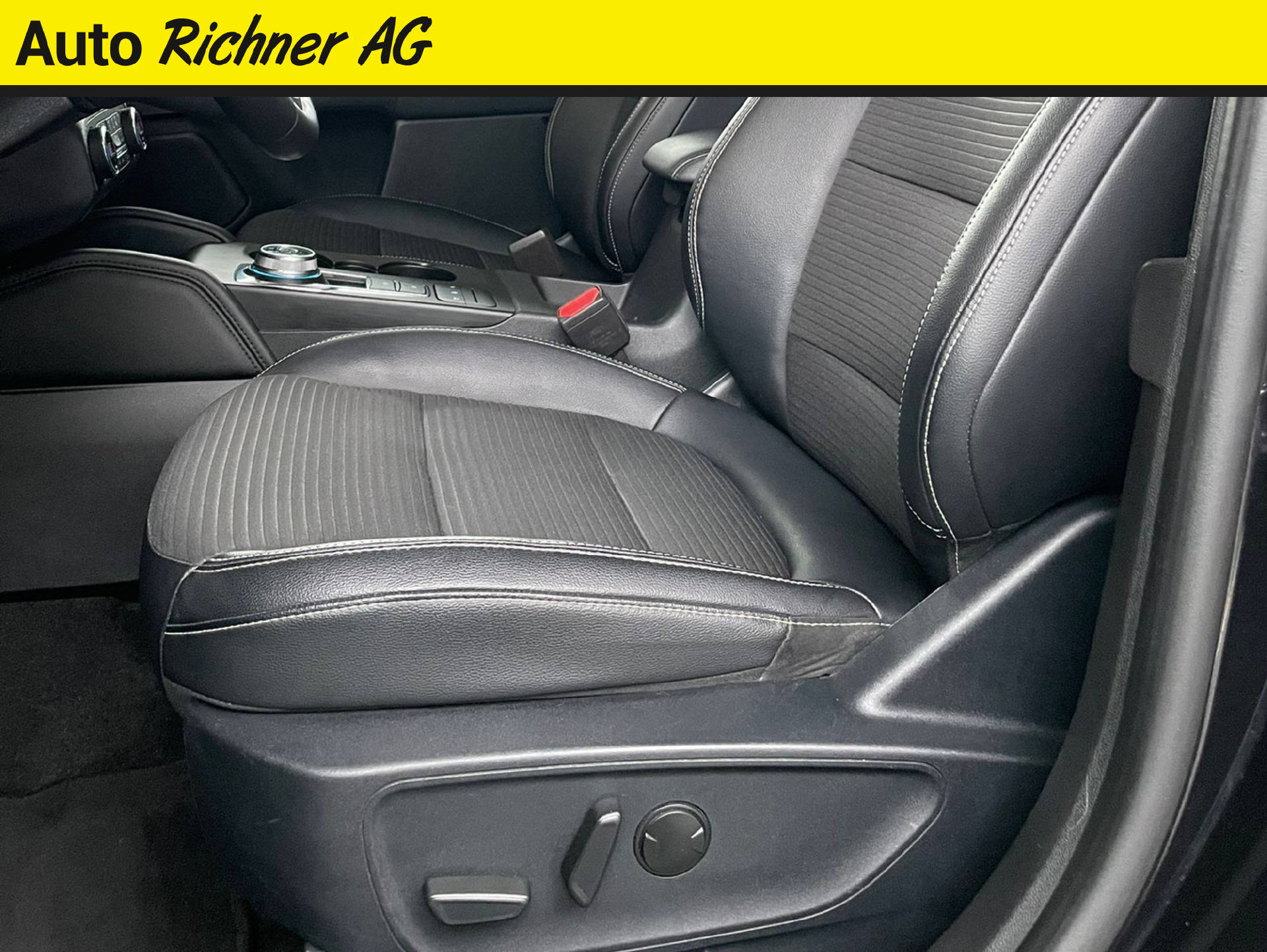 FORD Kuga 2.5 Hybrid Titanium X 4x4-image-6