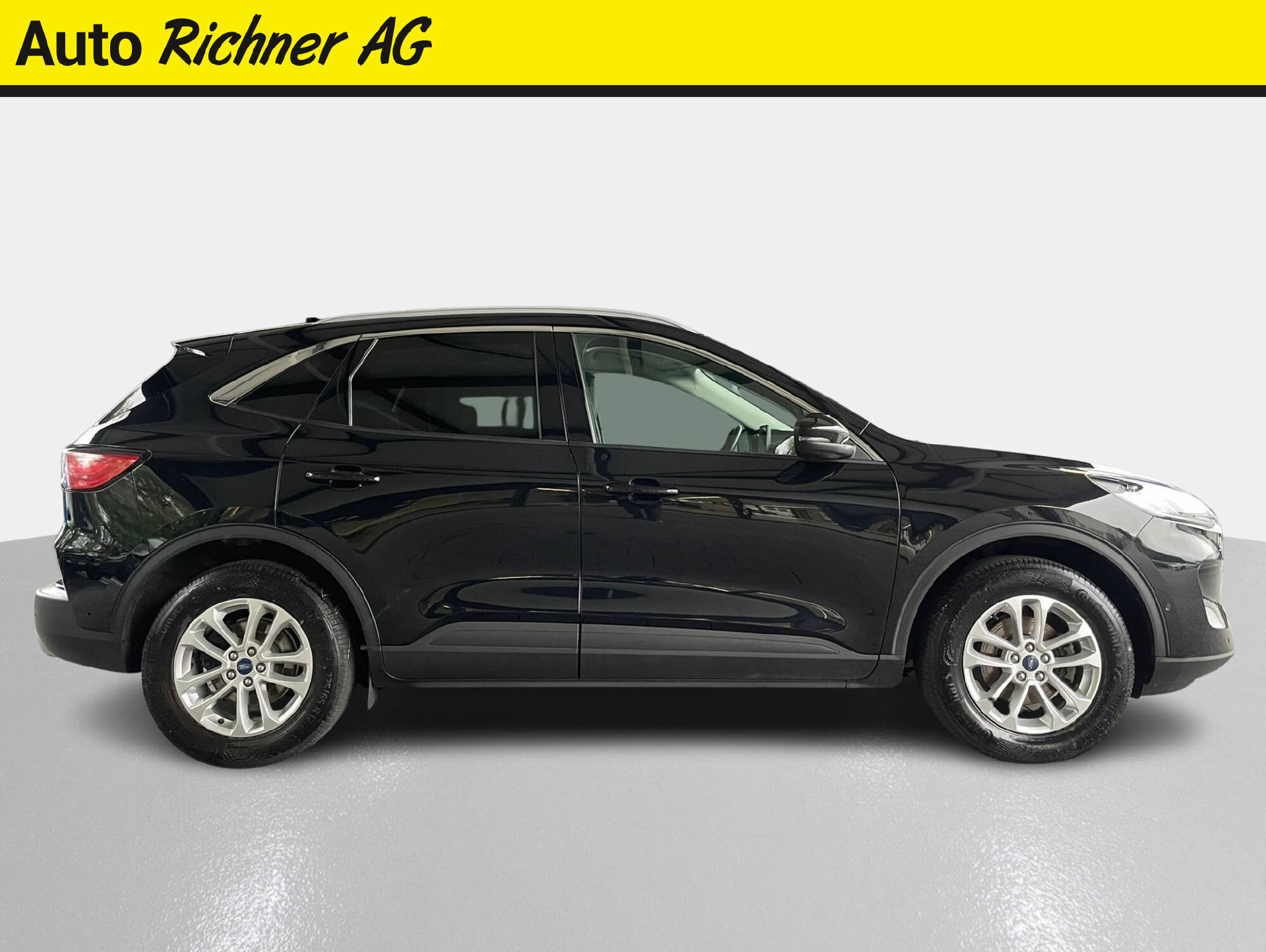 FORD Kuga 2.5 Hybrid Titanium X 4x4-image-2