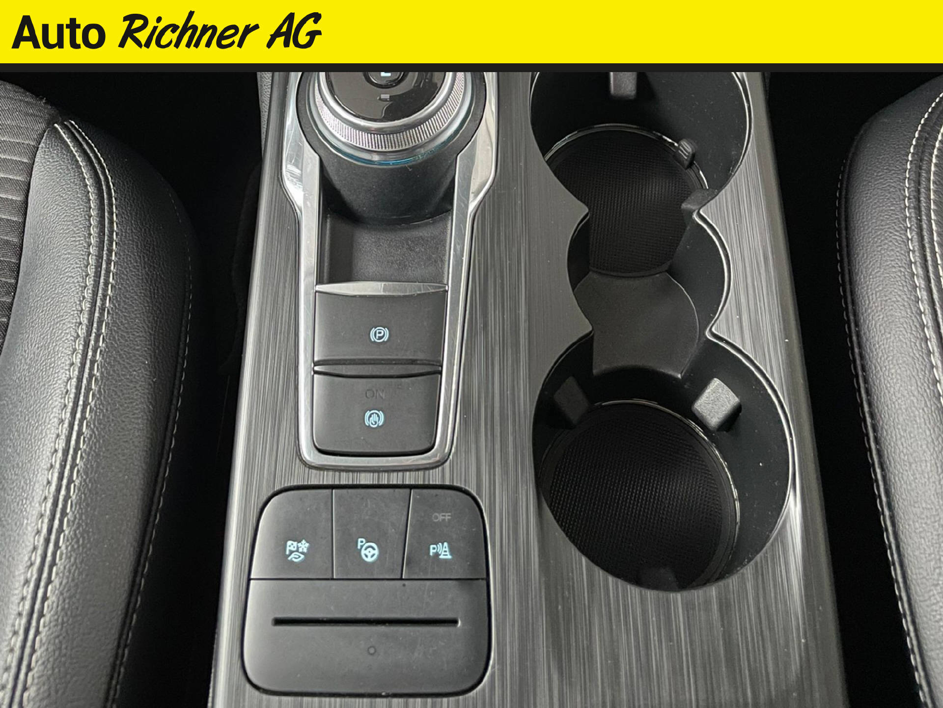 FORD Kuga 2.5 Hybrid Titanium X 4x4-image-16