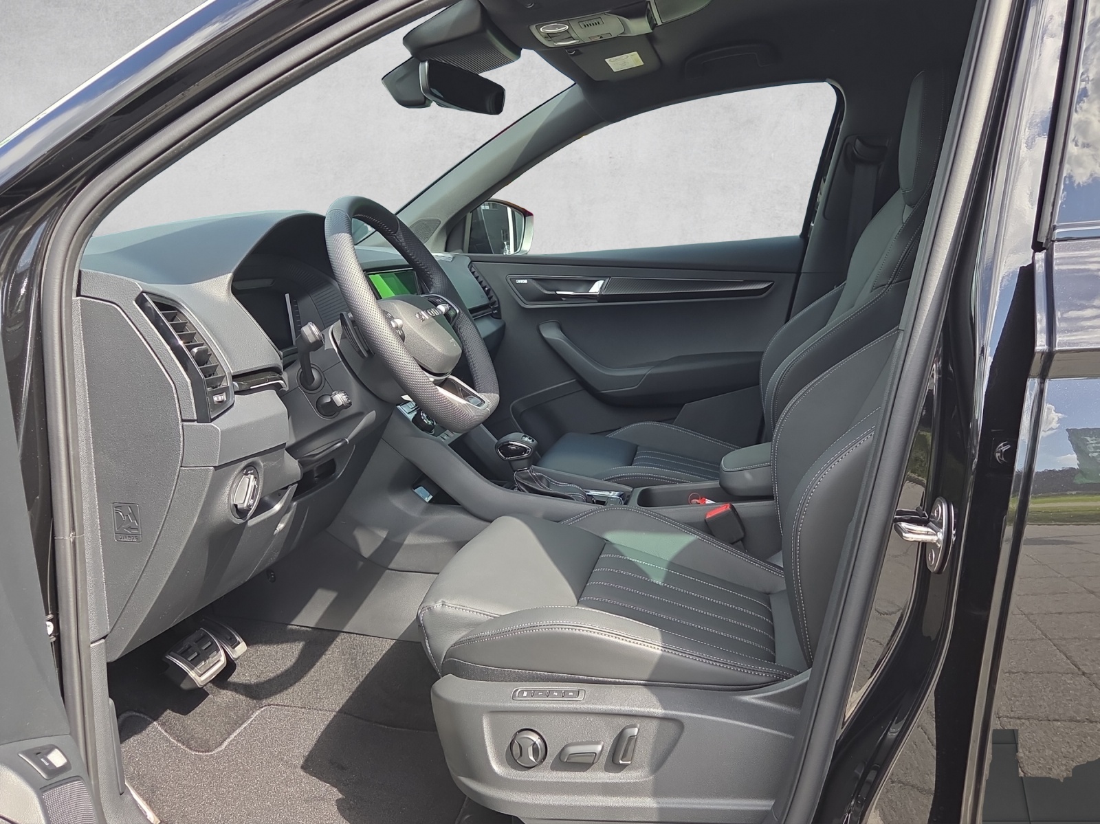 SKODA Karoq 2.0 TSI SportLine 4x4 DSG-image-8