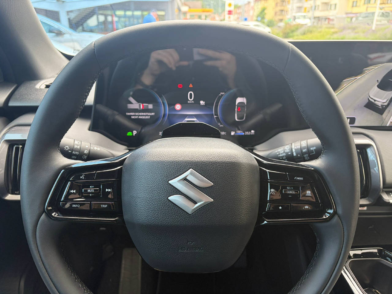 SUZUKI e Vitara Sakura Top 4x4-image-8