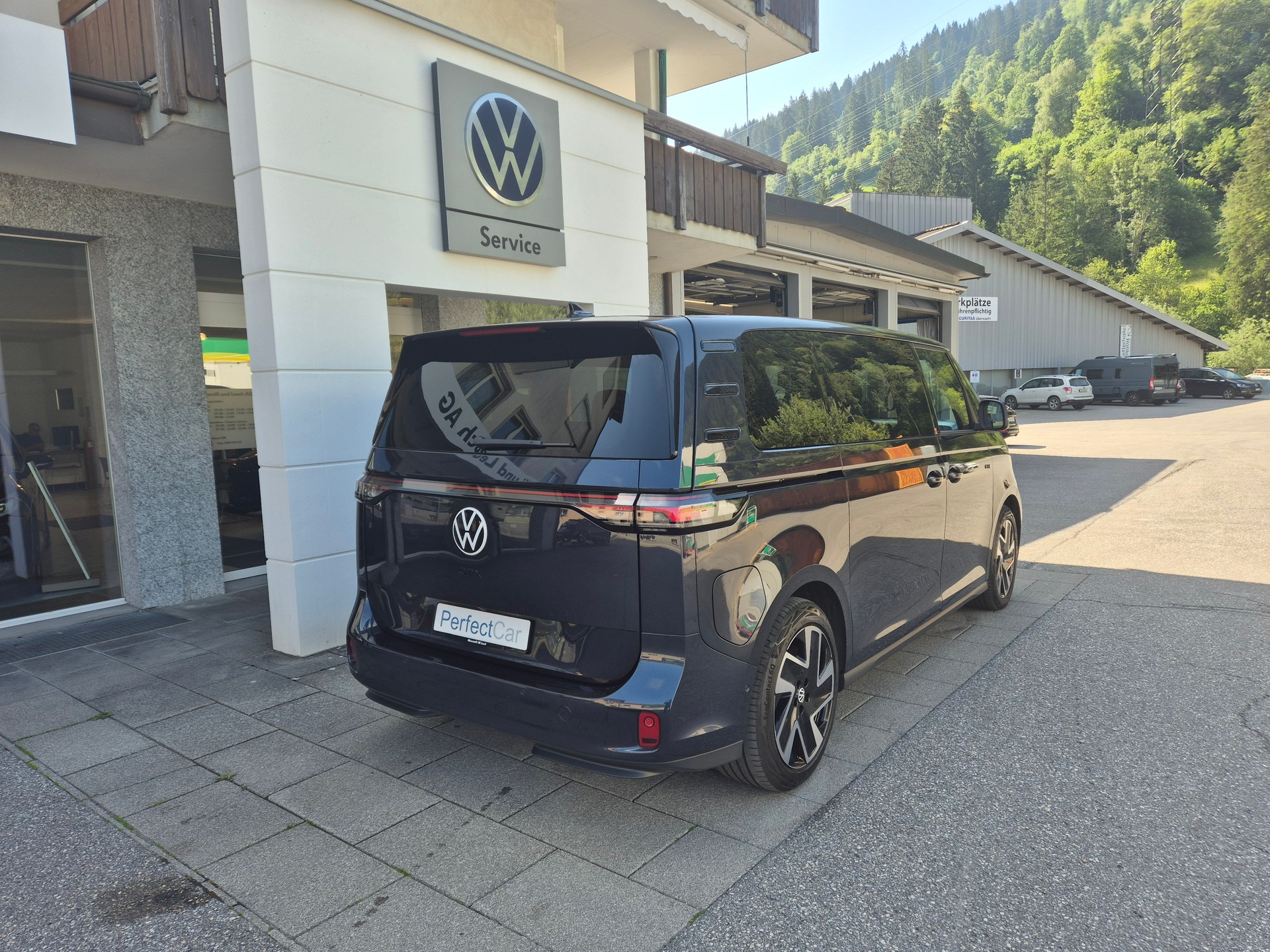 VW ID.Buzz LWB GTX 4 Motion-image-4