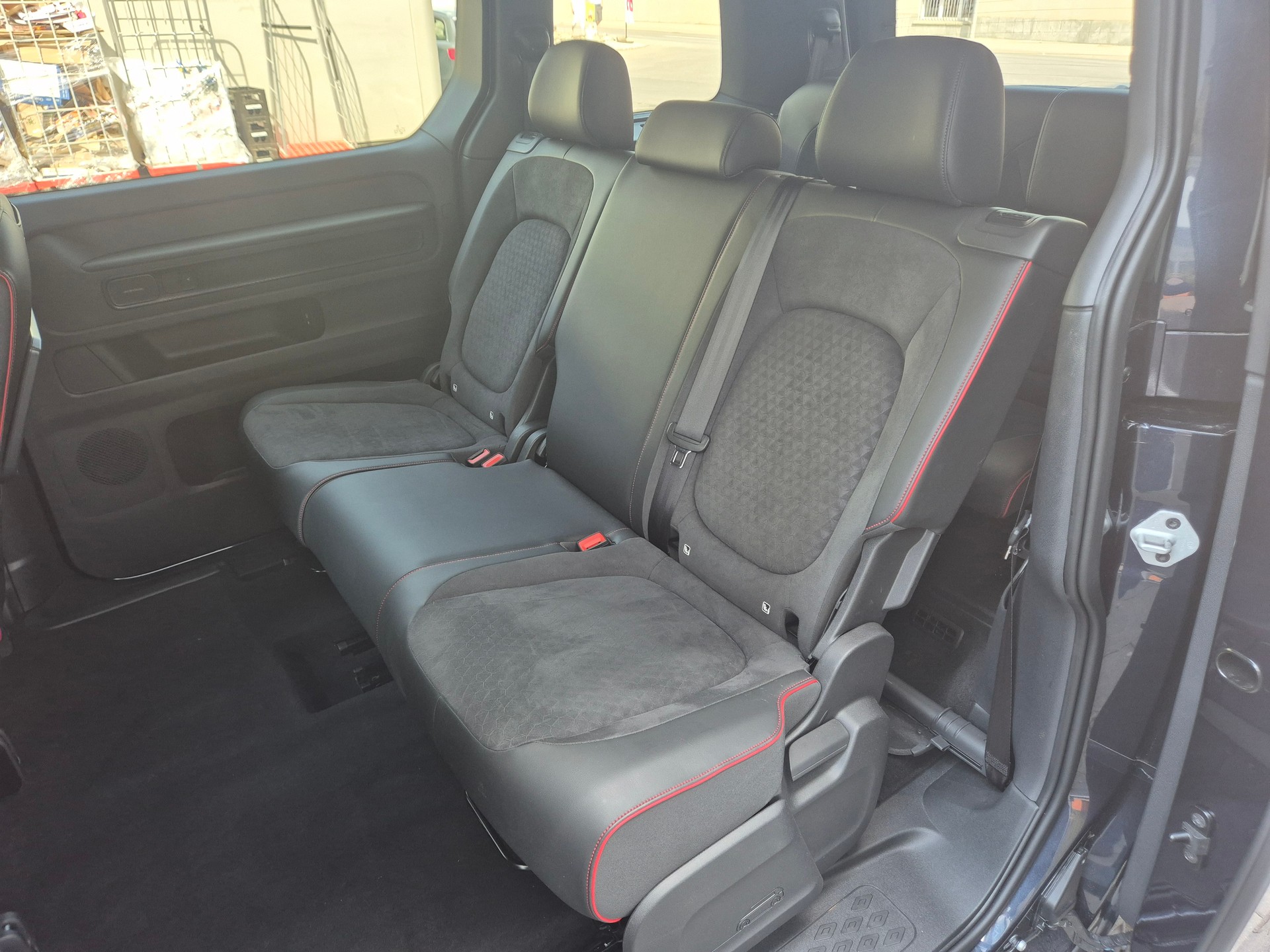 VW ID.Buzz LWB GTX 4 Motion-image-8