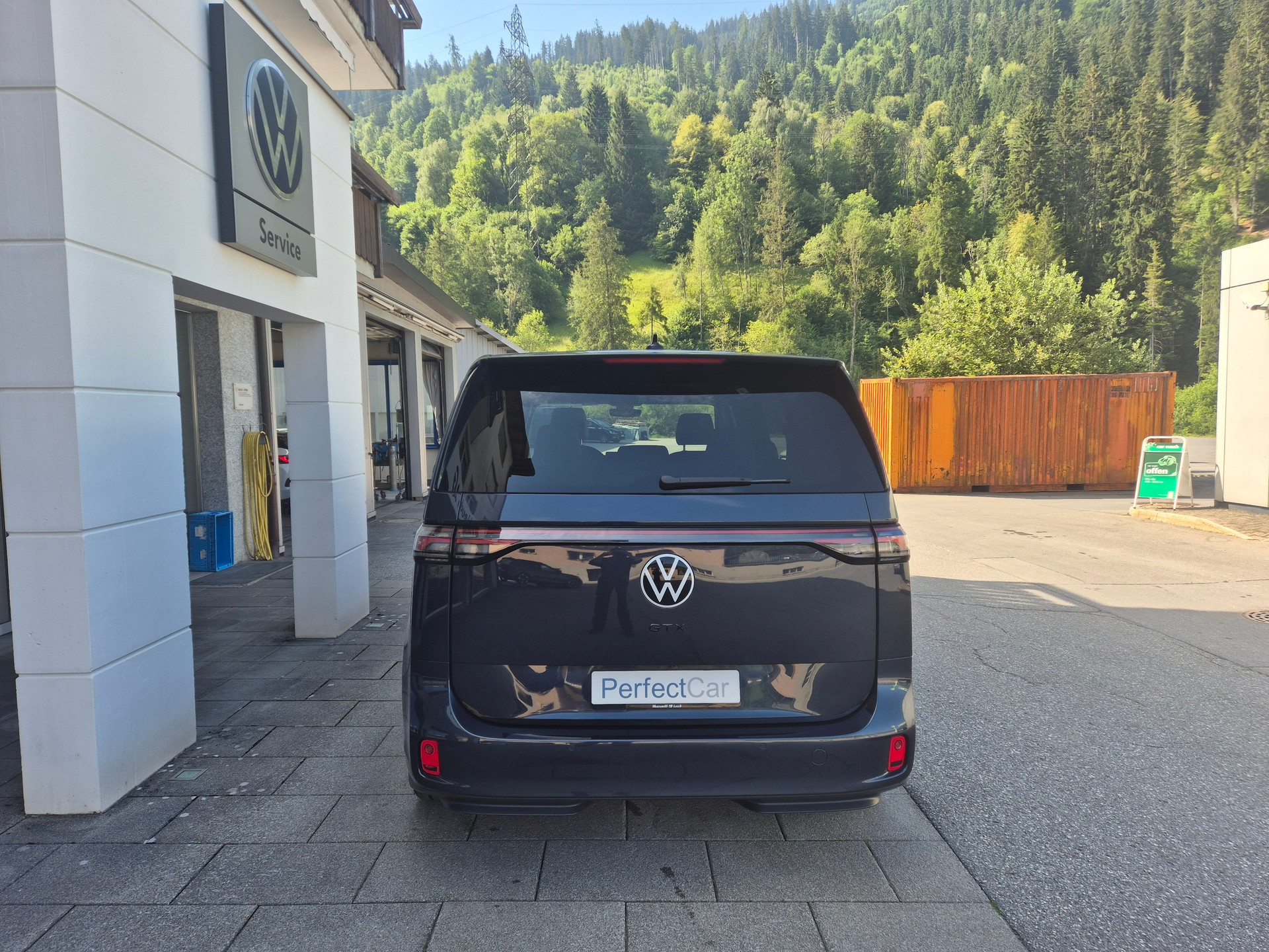 VW ID.Buzz LWB GTX 4 Motion-image-5