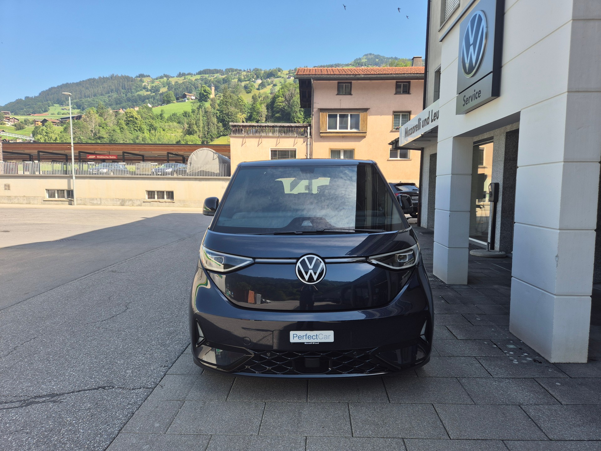 VW ID.Buzz LWB GTX 4 Motion-image-2