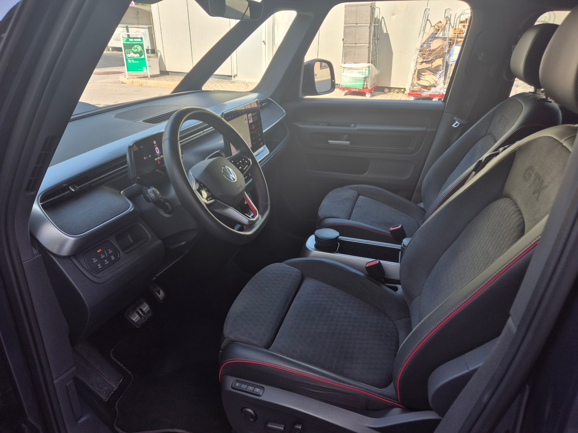 VW ID.Buzz LWB GTX 4 Motion-image-6