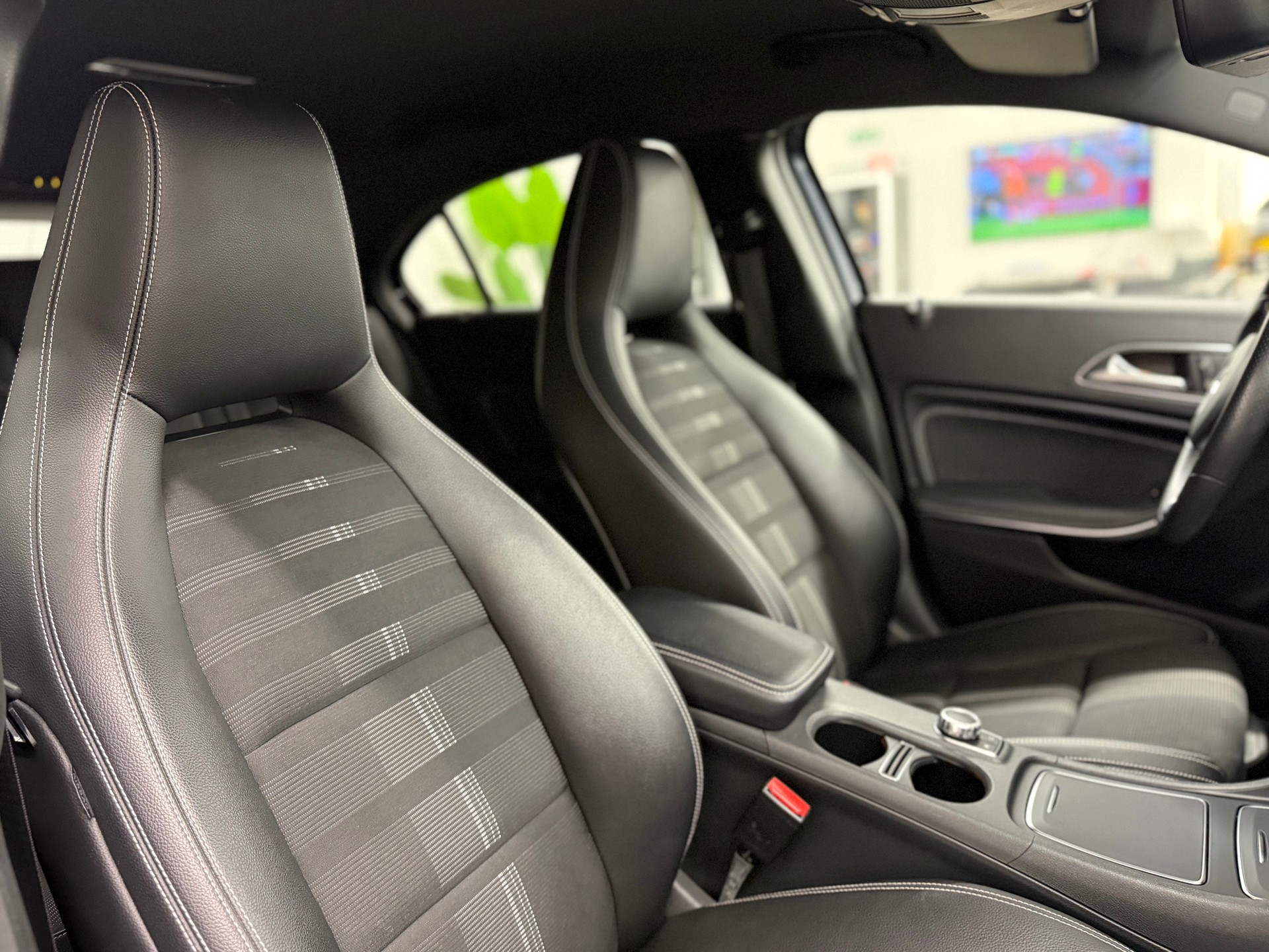 MERCEDES-BENZ A 200 CDI AMG Line-image-23