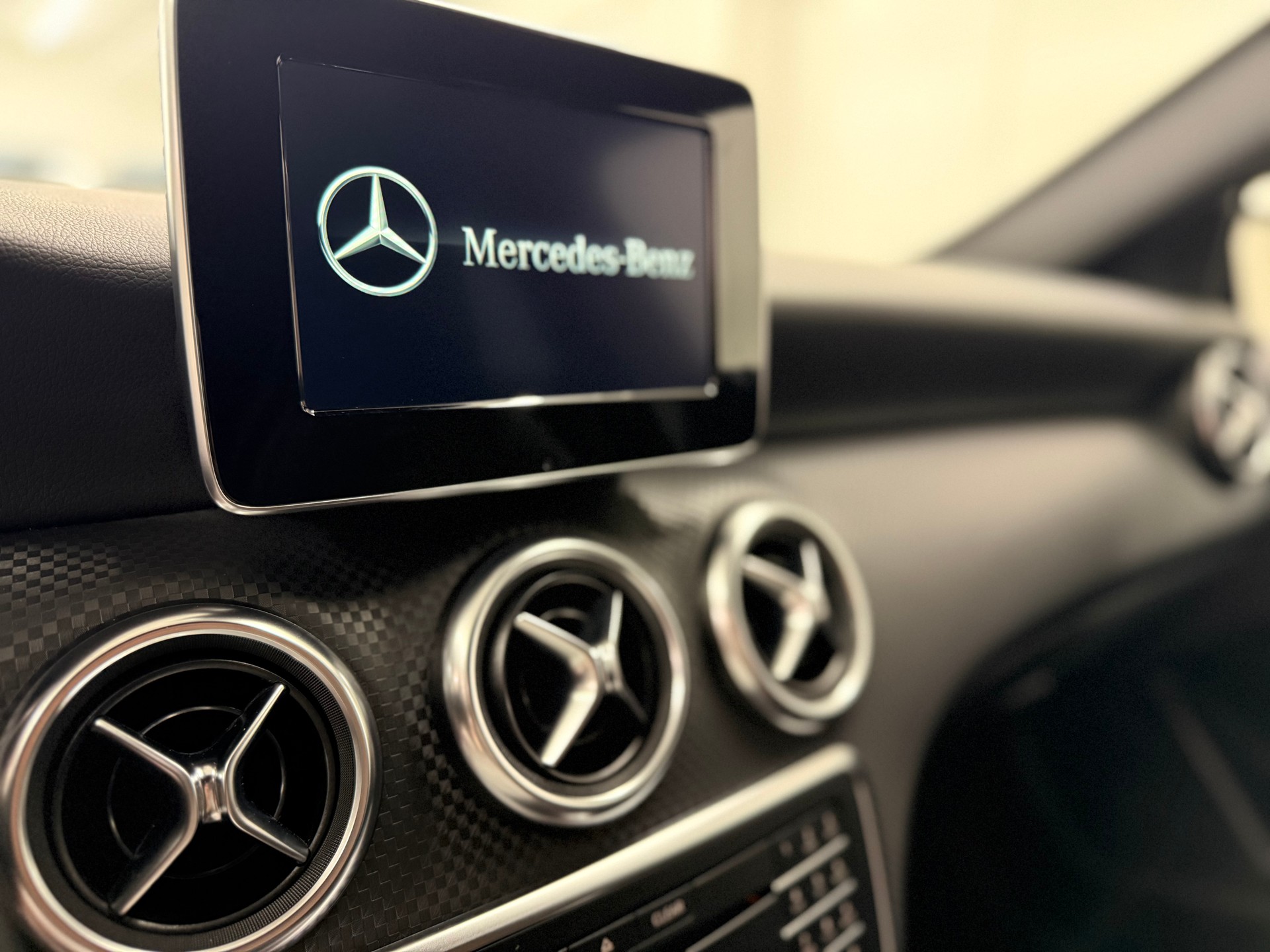 MERCEDES-BENZ A 200 CDI AMG Line-image-17