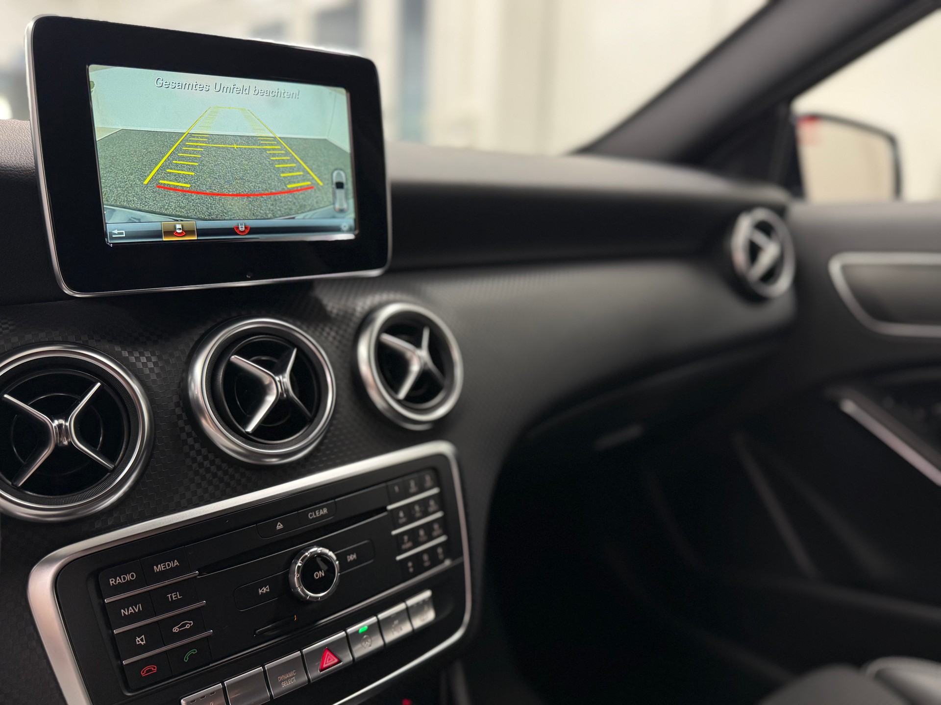 MERCEDES-BENZ A 200 CDI AMG Line-image-18