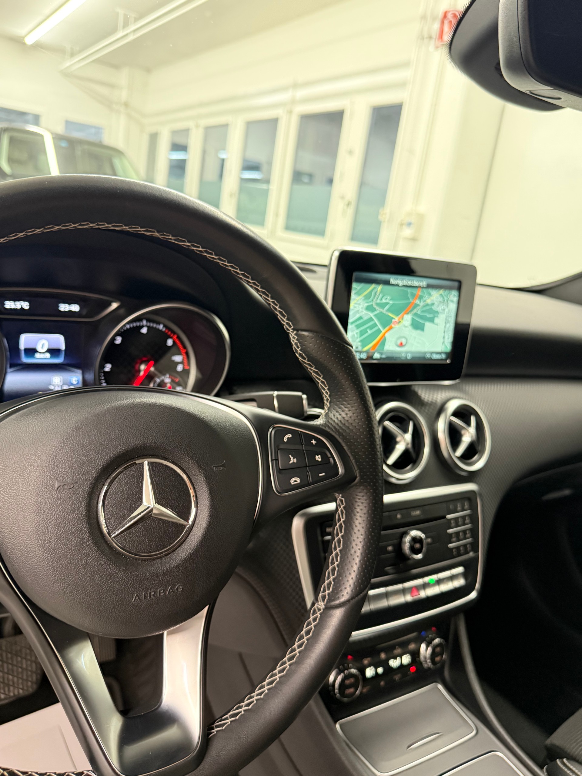 MERCEDES-BENZ A 200 CDI AMG Line-image-16