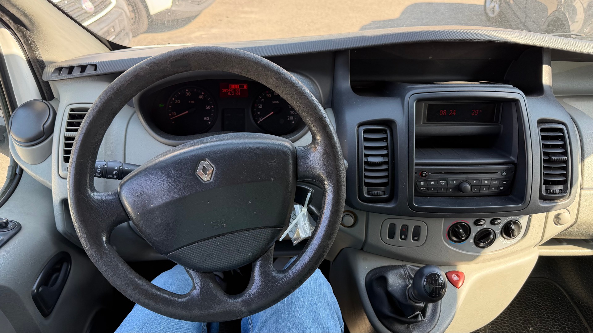 RENAULT Trafic 2.0 dCi 115 2.9t L1H1-image-8