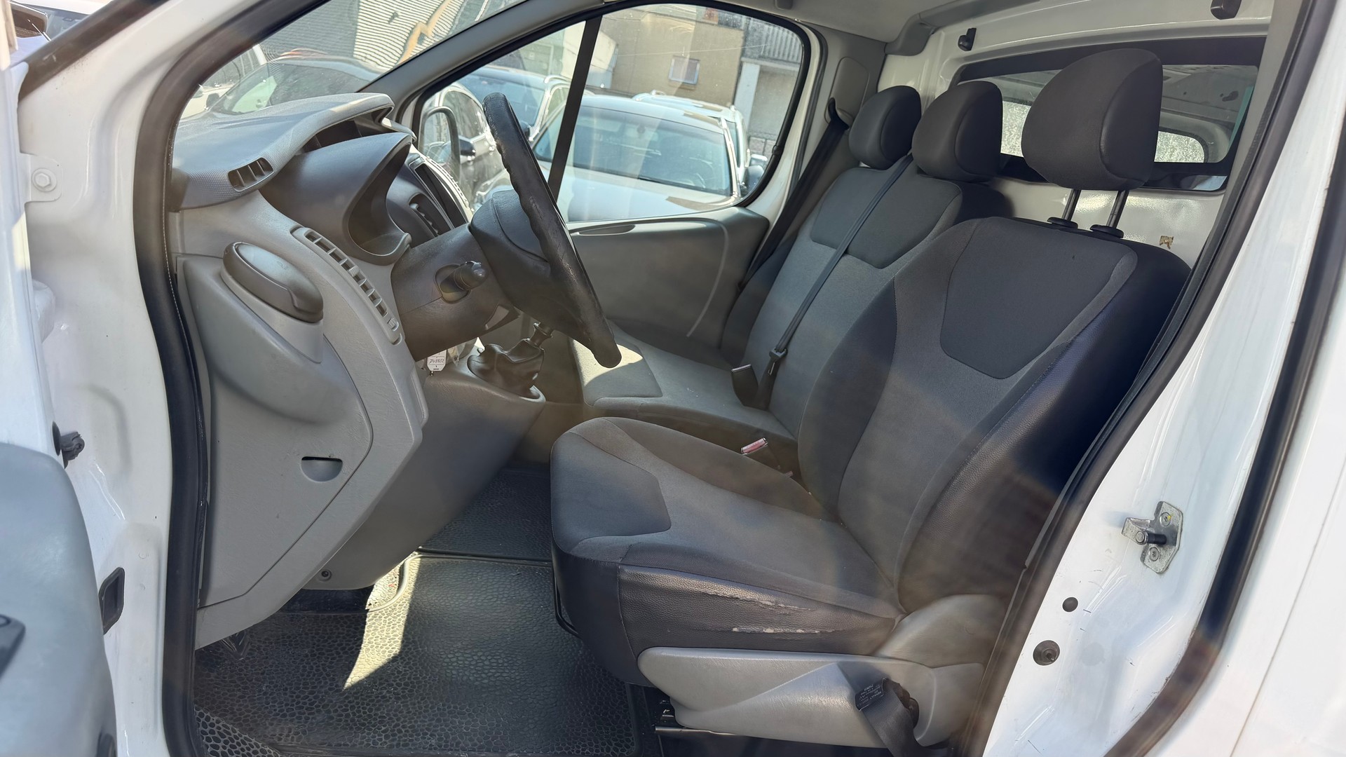 RENAULT Trafic 2.0 dCi 115 2.9t L1H1-image-10