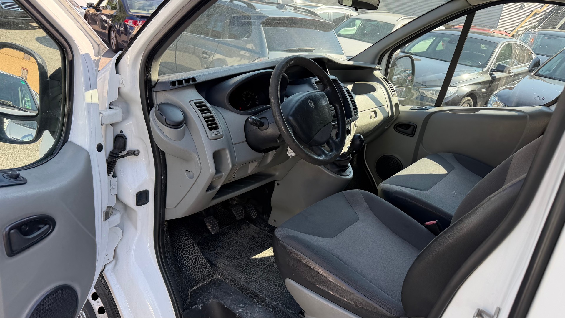 RENAULT Trafic 2.0 dCi 115 2.9t L1H1-image-6