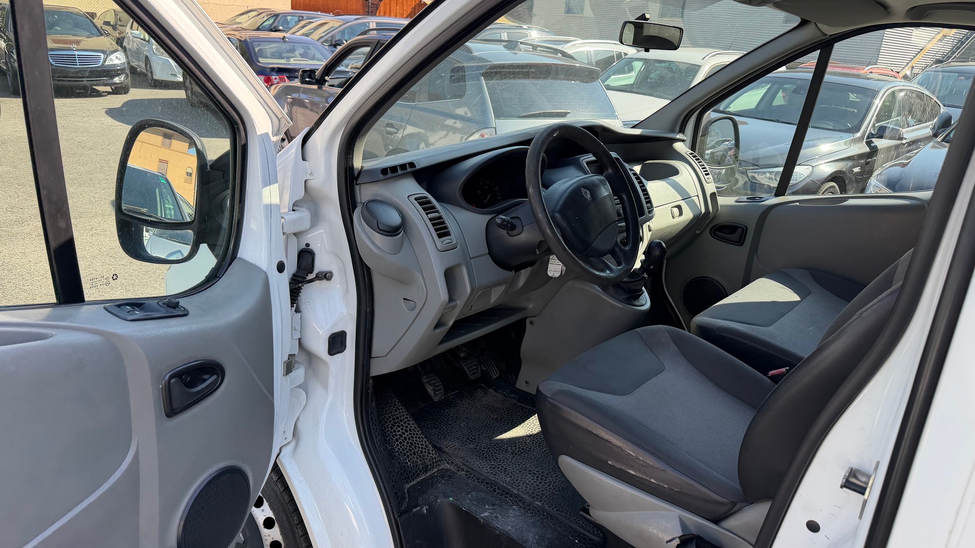 RENAULT Trafic 2.0 dCi 115 2.9t L1H1-image-7