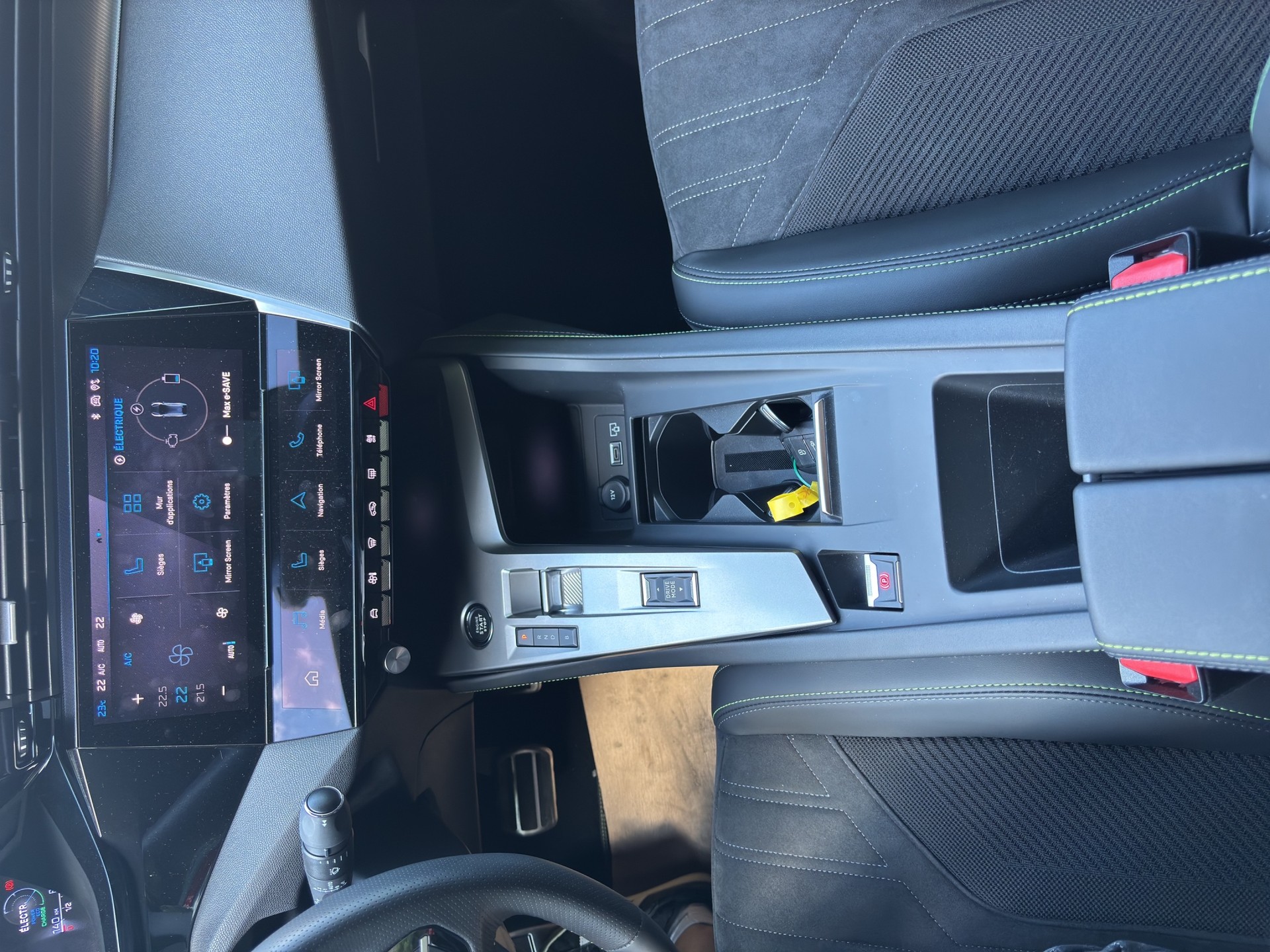 PEUGEOT 408 1.6 PHEV 180 GT-image-13