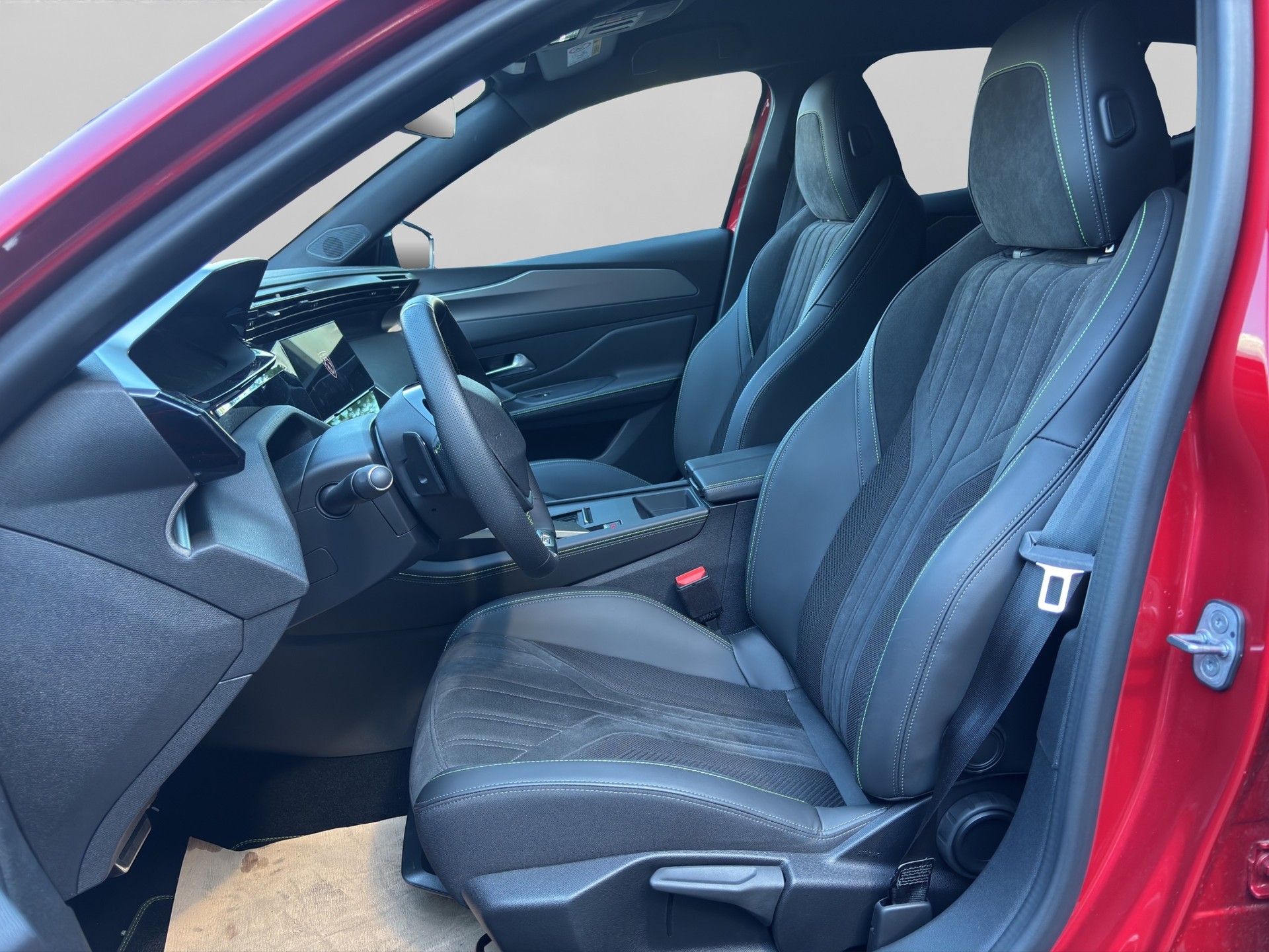 PEUGEOT 408 1.6 PHEV 180 GT-image-10