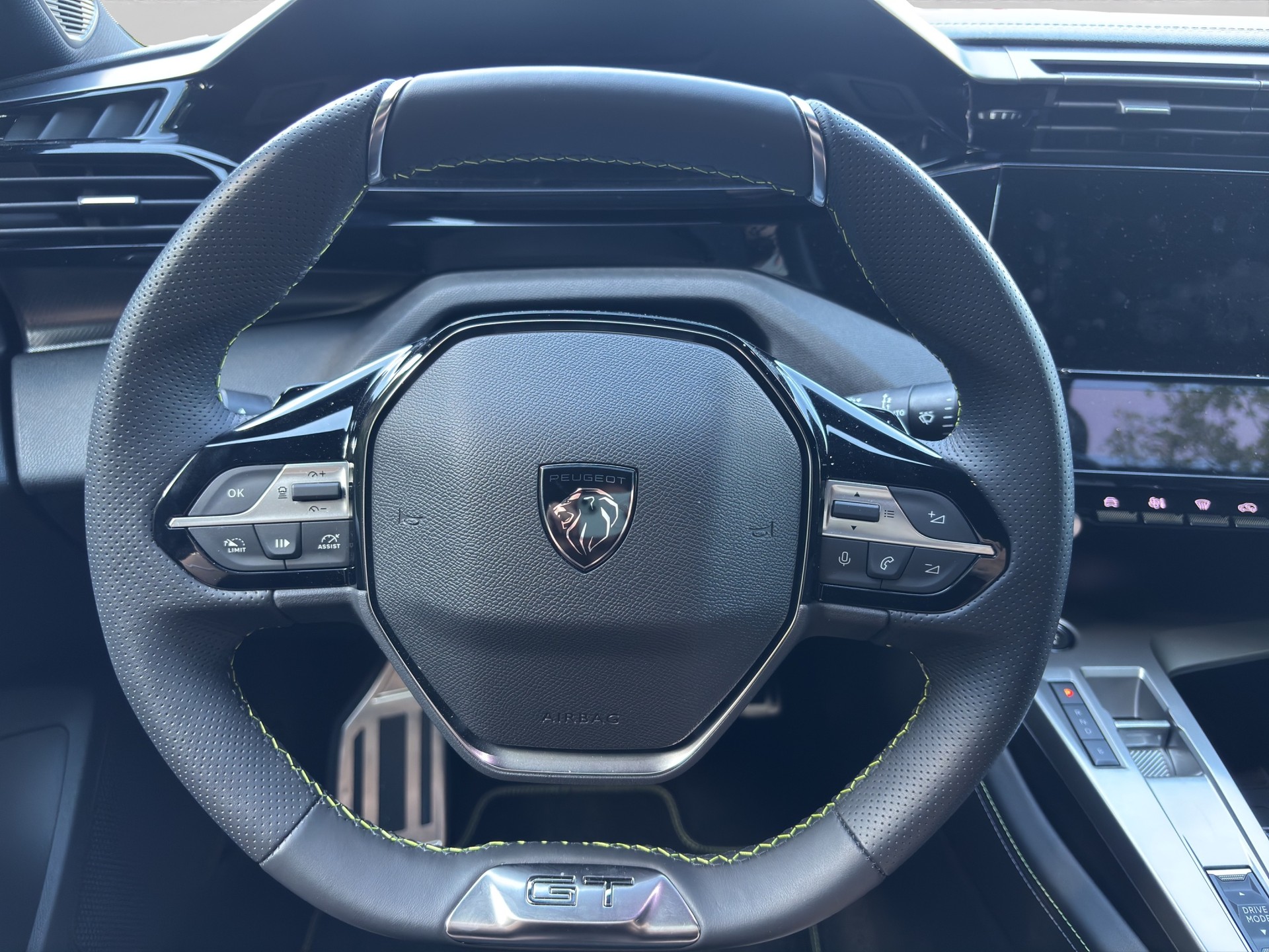 PEUGEOT 408 1.6 PHEV 180 GT-image-8