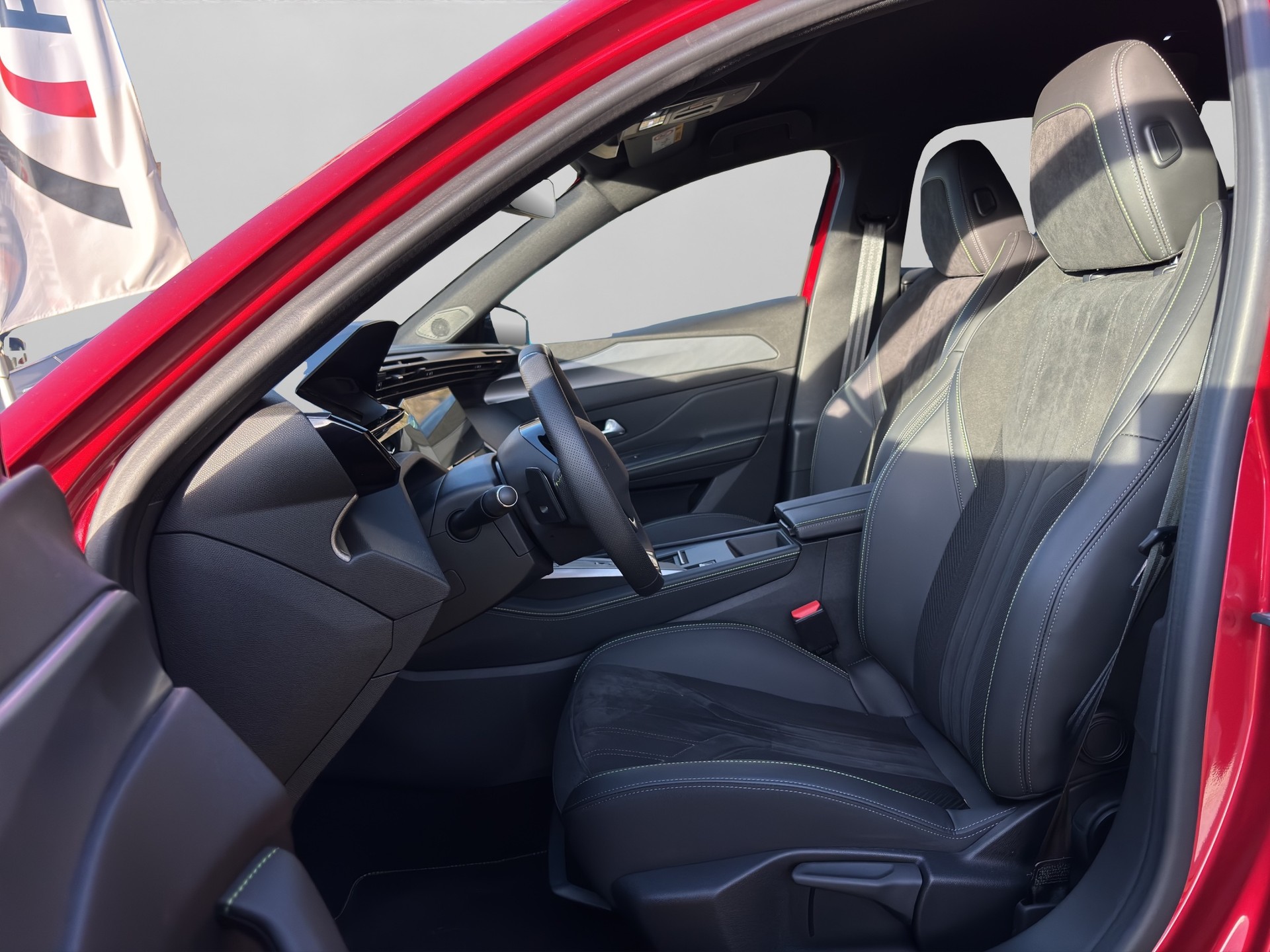 PEUGEOT 408 1.6 PHEV 180 GT-image-9