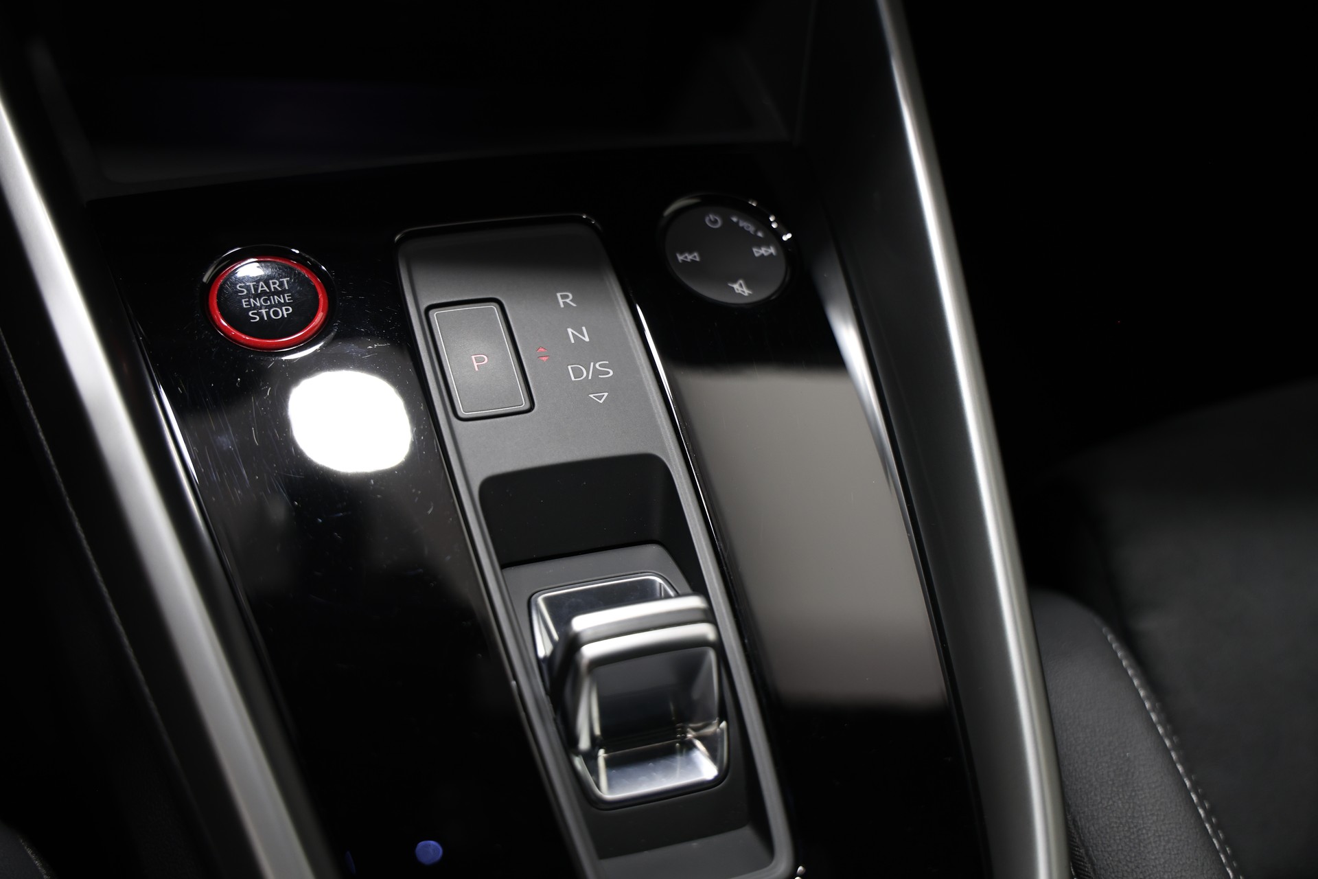 AUDI S3 Limousine 2.0 TFSI quattro S-tronic *Tangorot*Tieferlegung*-image-24