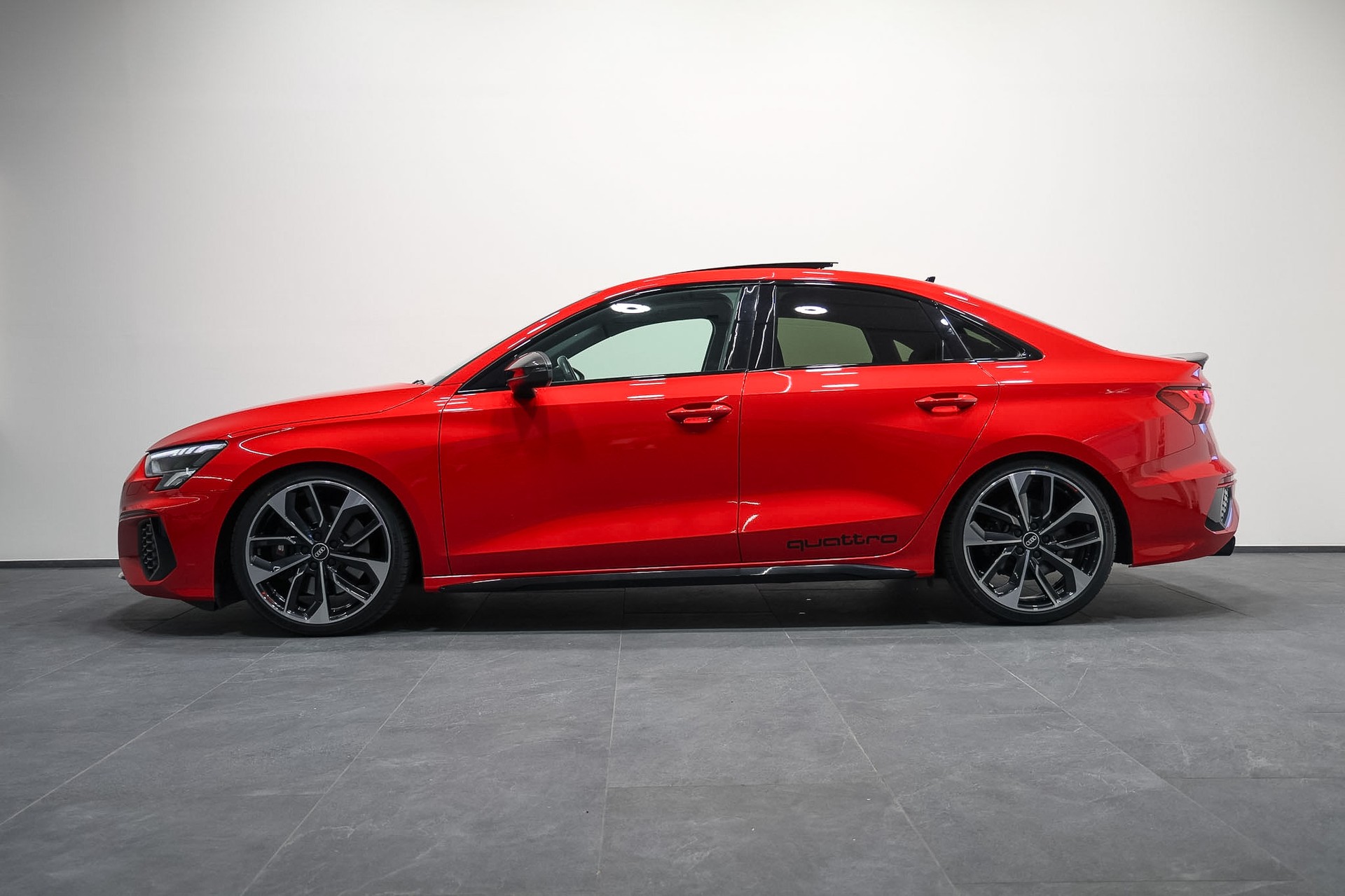 AUDI S3 Limousine 2.0 TFSI quattro S-tronic *Tangorot*Tieferlegung*-image-6