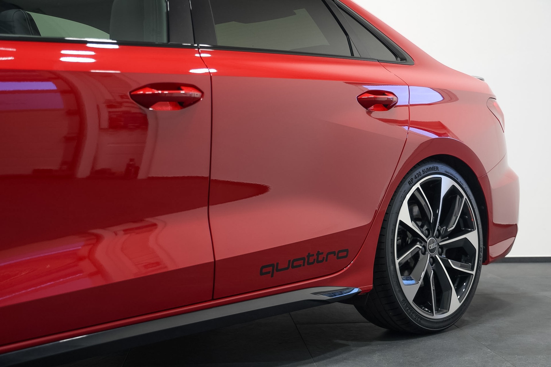 AUDI S3 Limousine 2.0 TFSI quattro S-tronic *Tangorot*Tieferlegung*-image-13