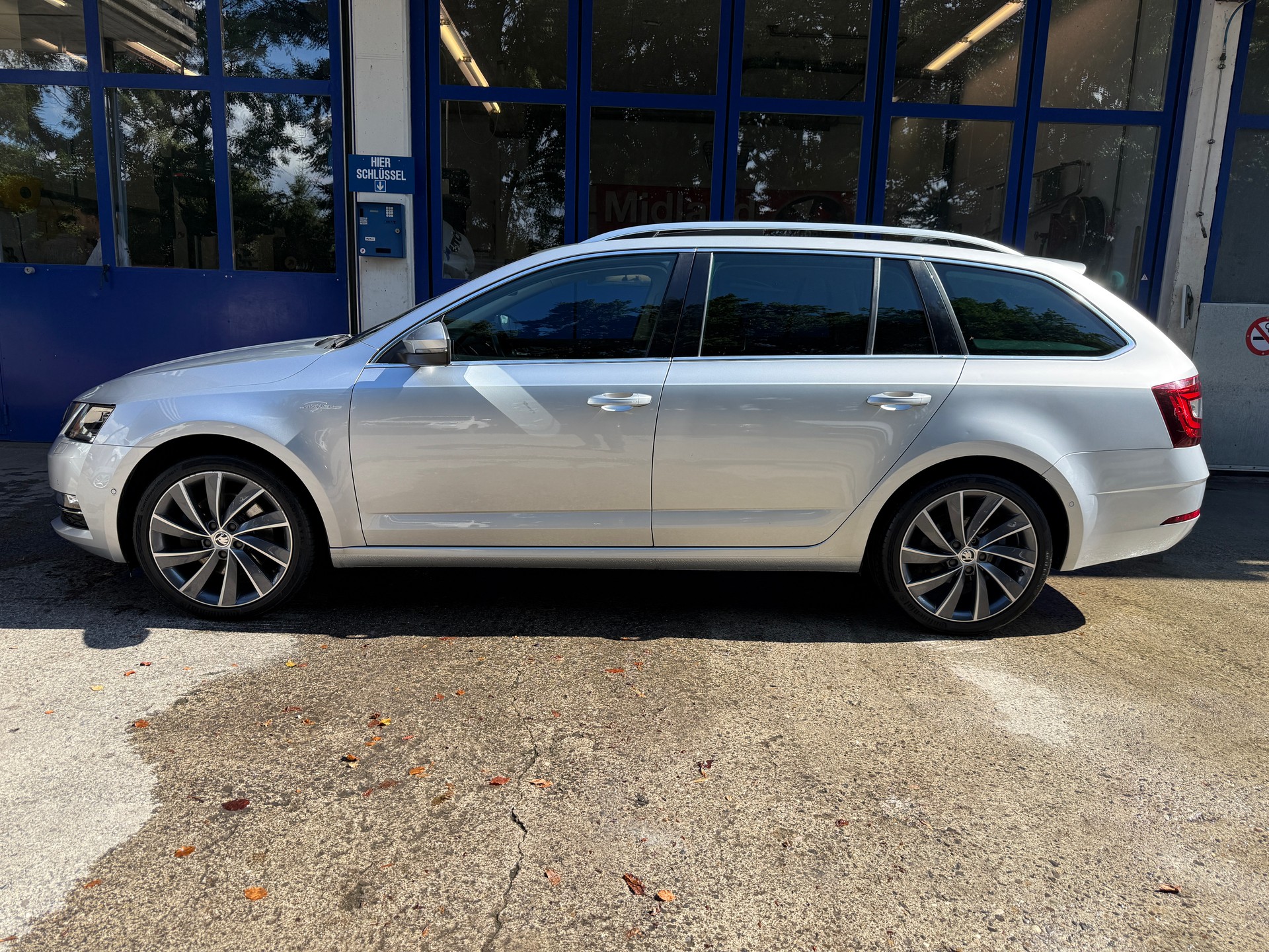 SKODA Octavia Combi 2.0 TDI L&K 4x4 DSG-image-1