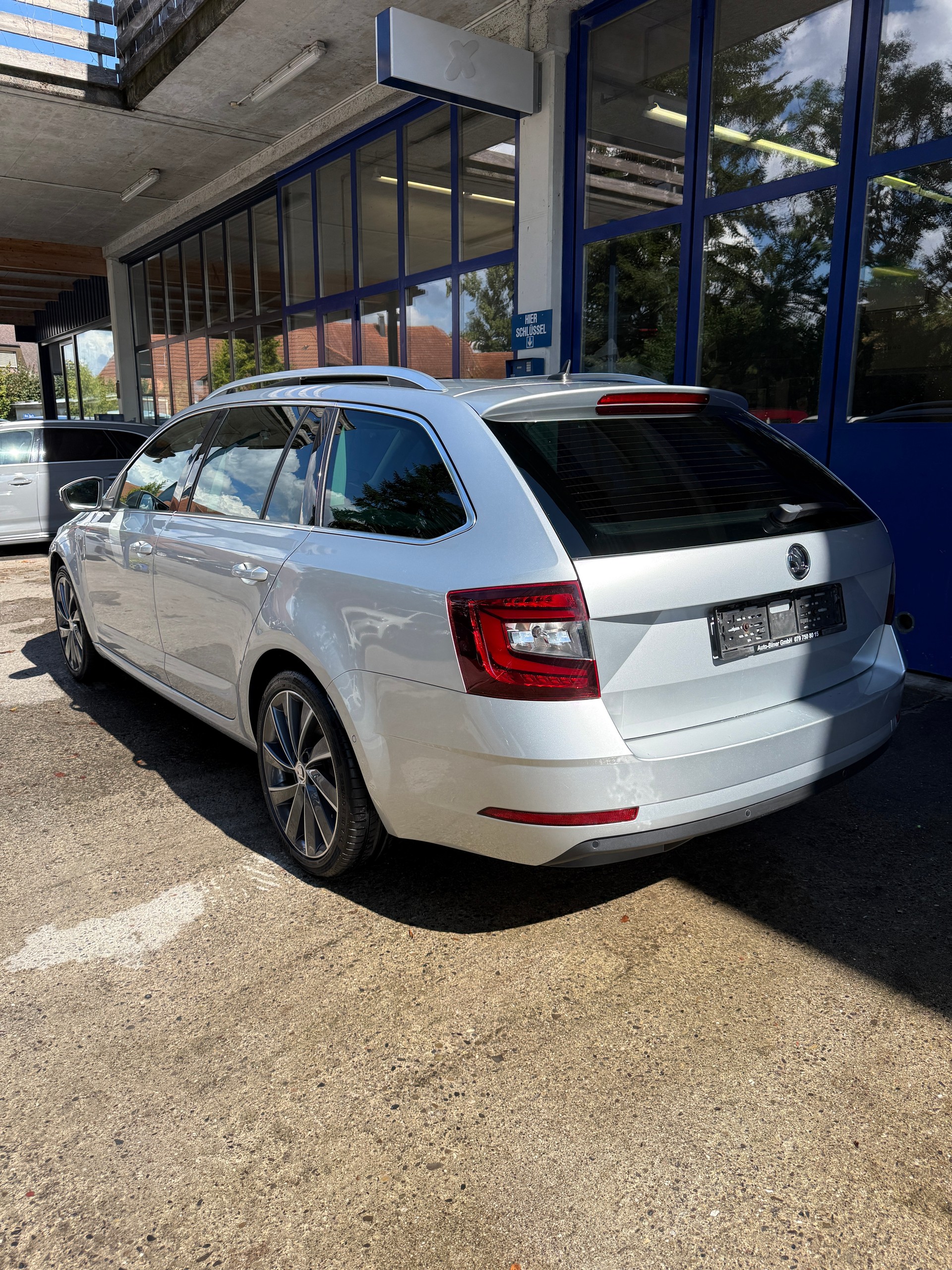 SKODA Octavia Combi 2.0 TDI L&K 4x4 DSG-image-2