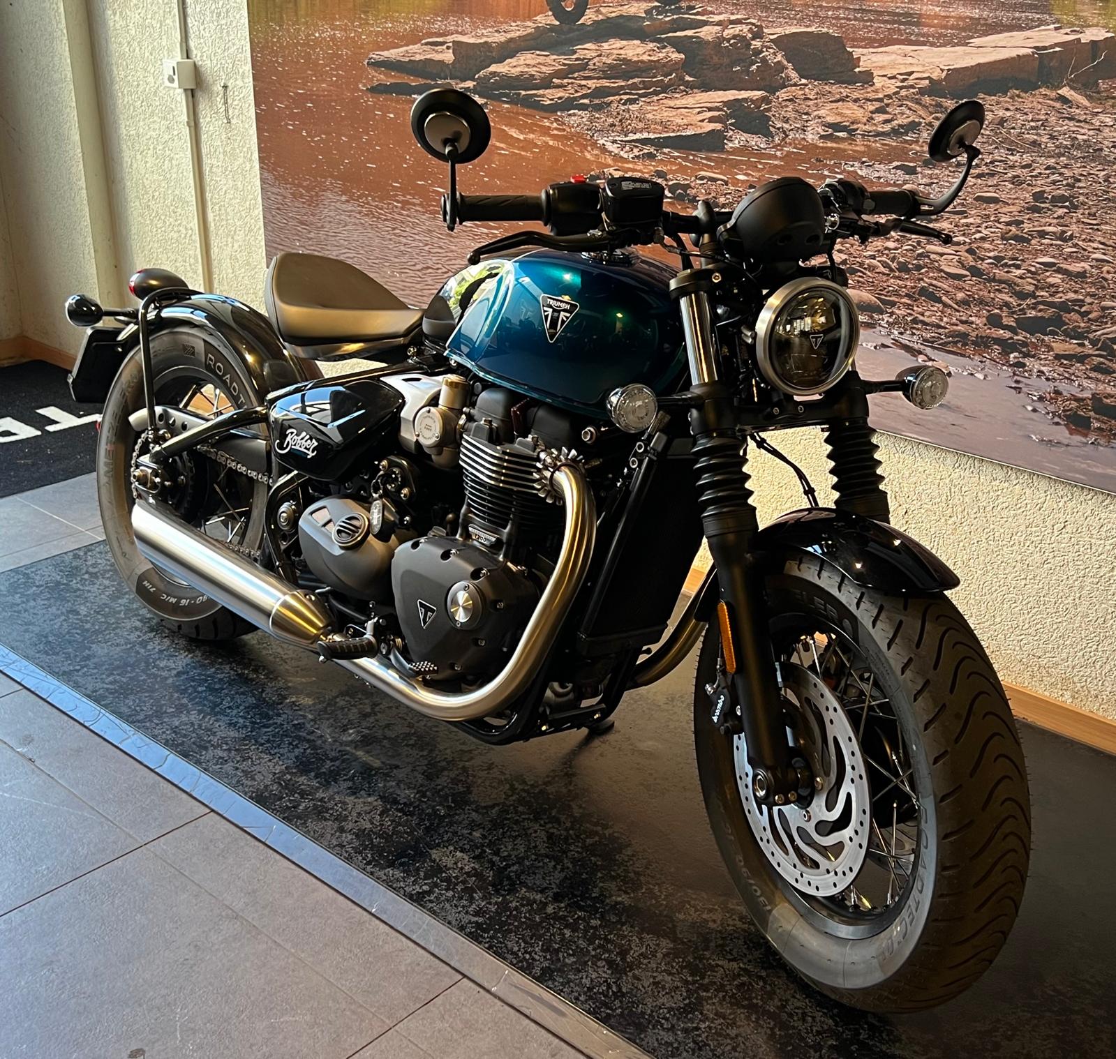 TRIUMPH Bonneville 1200 Bobber-showroom-element-1