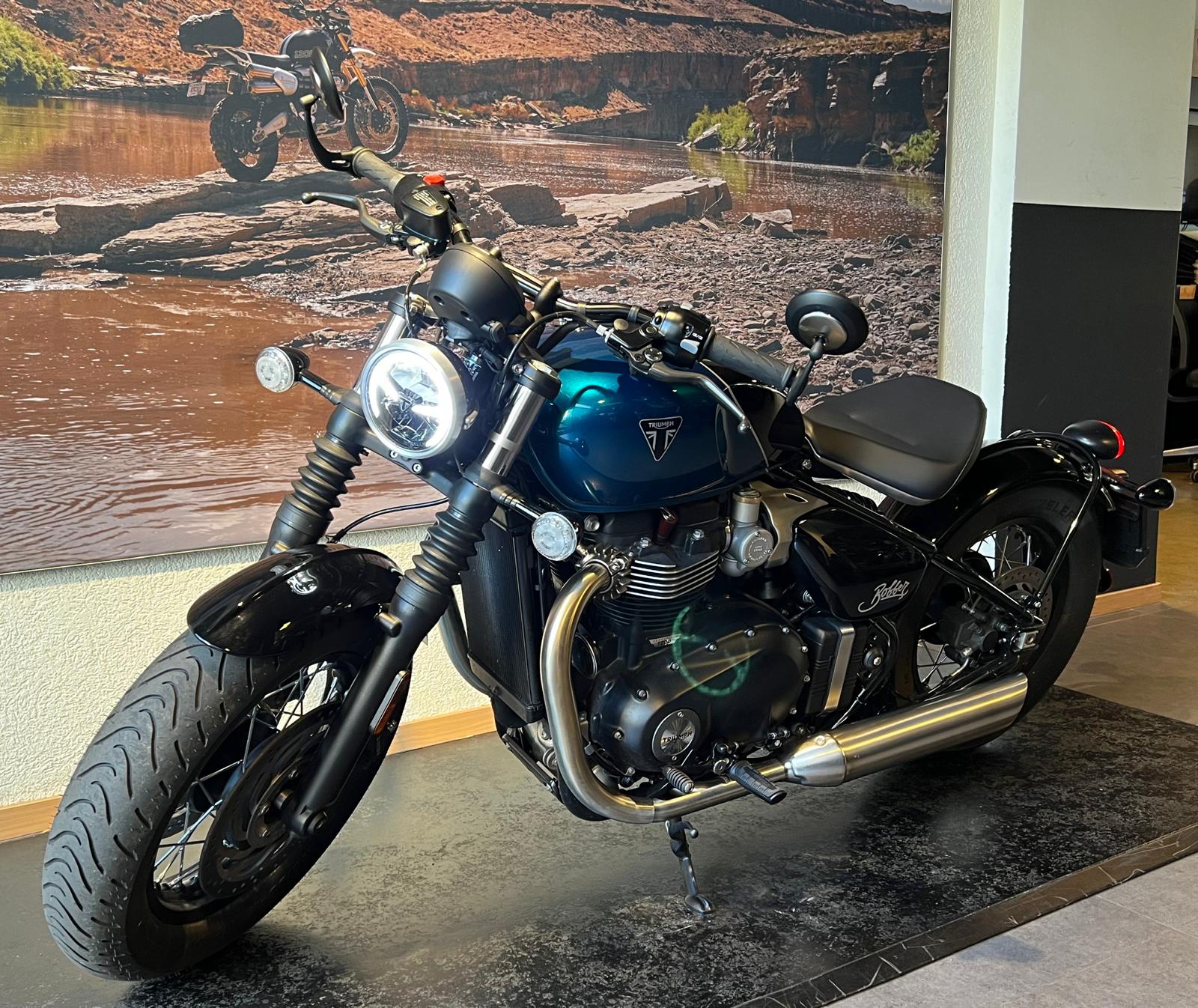 TRIUMPH Bonneville 1200 Bobber-showroom-element-2