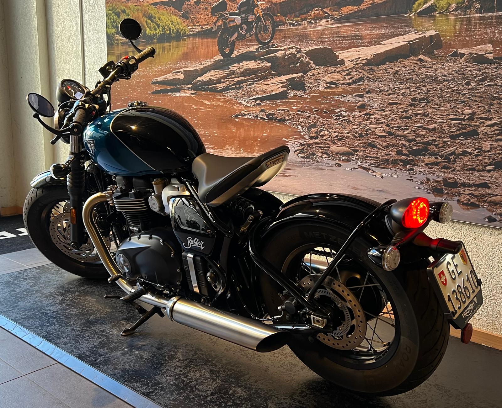 TRIUMPH Bonneville 1200 Bobber-image-4