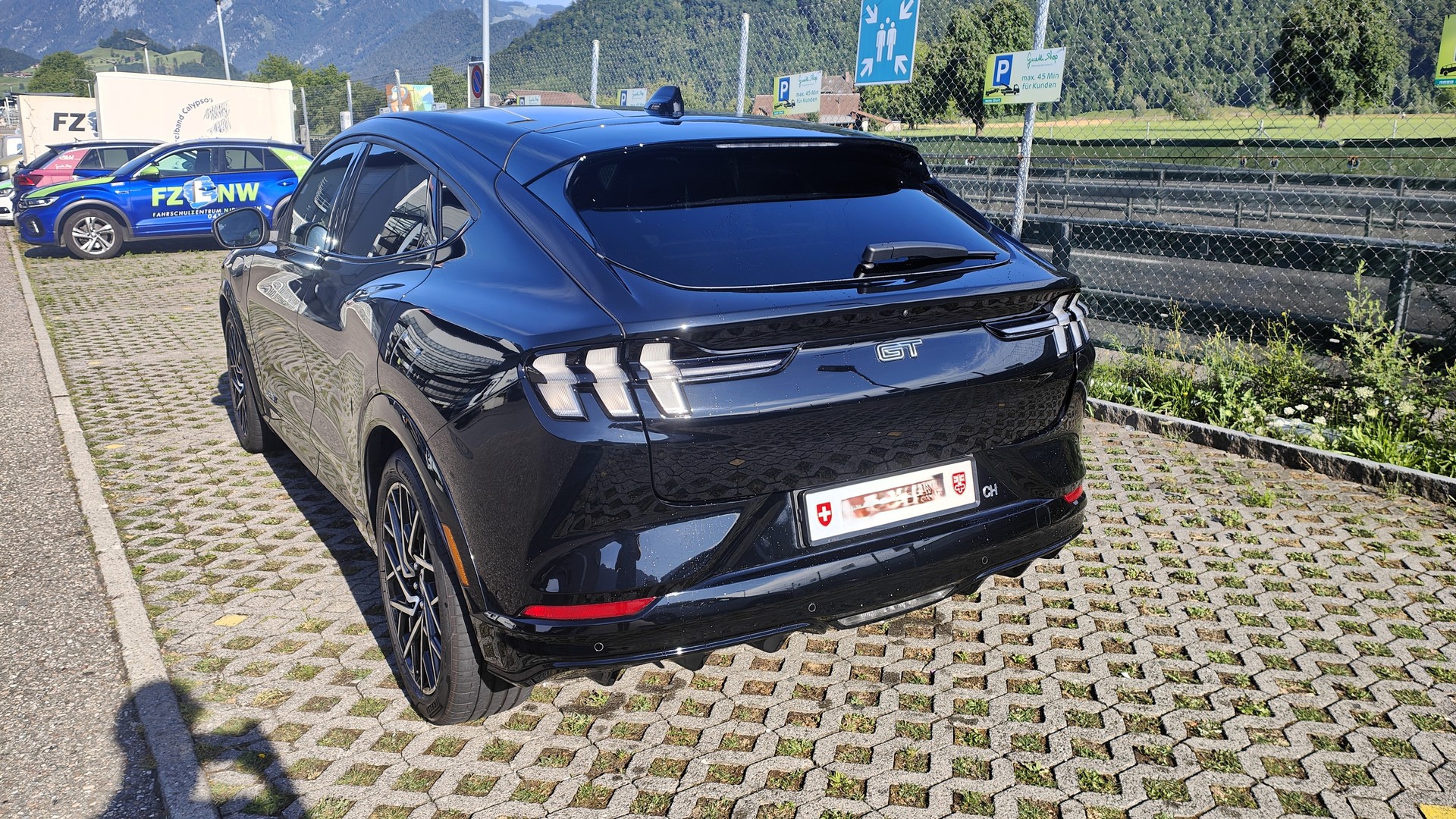 FORD Mustang Mach-E GT AWD / 601 PS für CHF 564.25 pro Monat ohne Anzahlung-image-1
