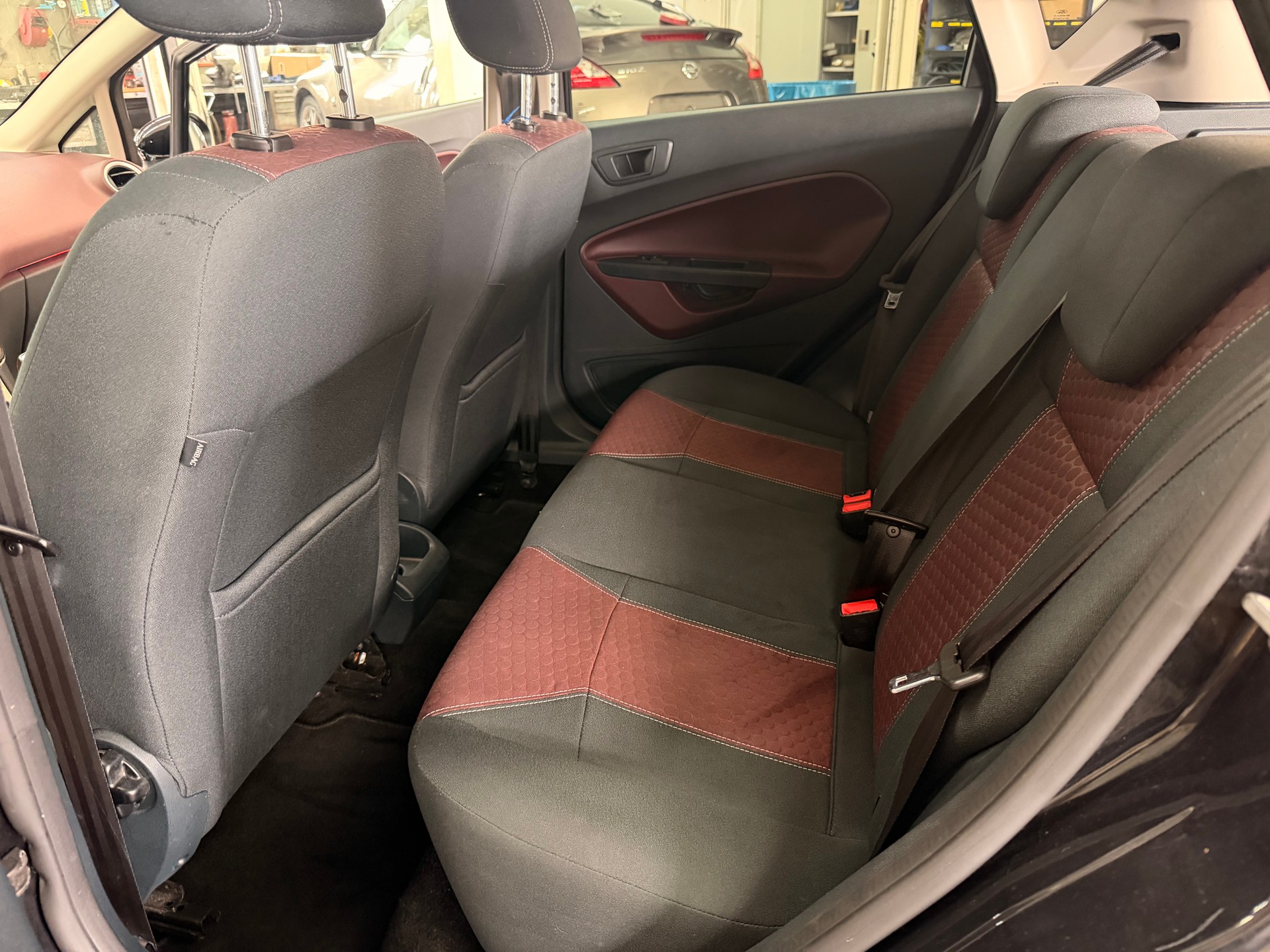 FORD Fiesta 1.6 16V Titanium-image-12