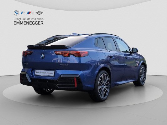 BMW iX2 xDrive 30 M Sport Pro-showroom-element-3