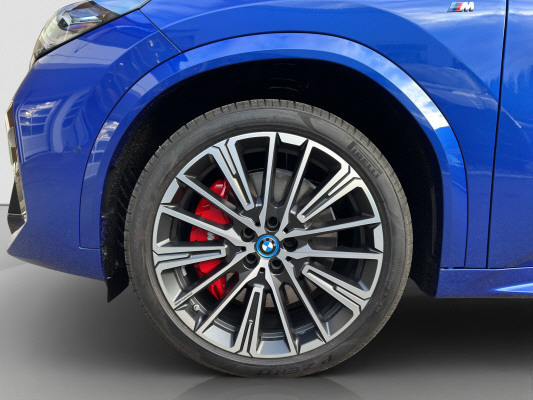 BMW iX2 xDrive 30 M Sport Pro-image-12