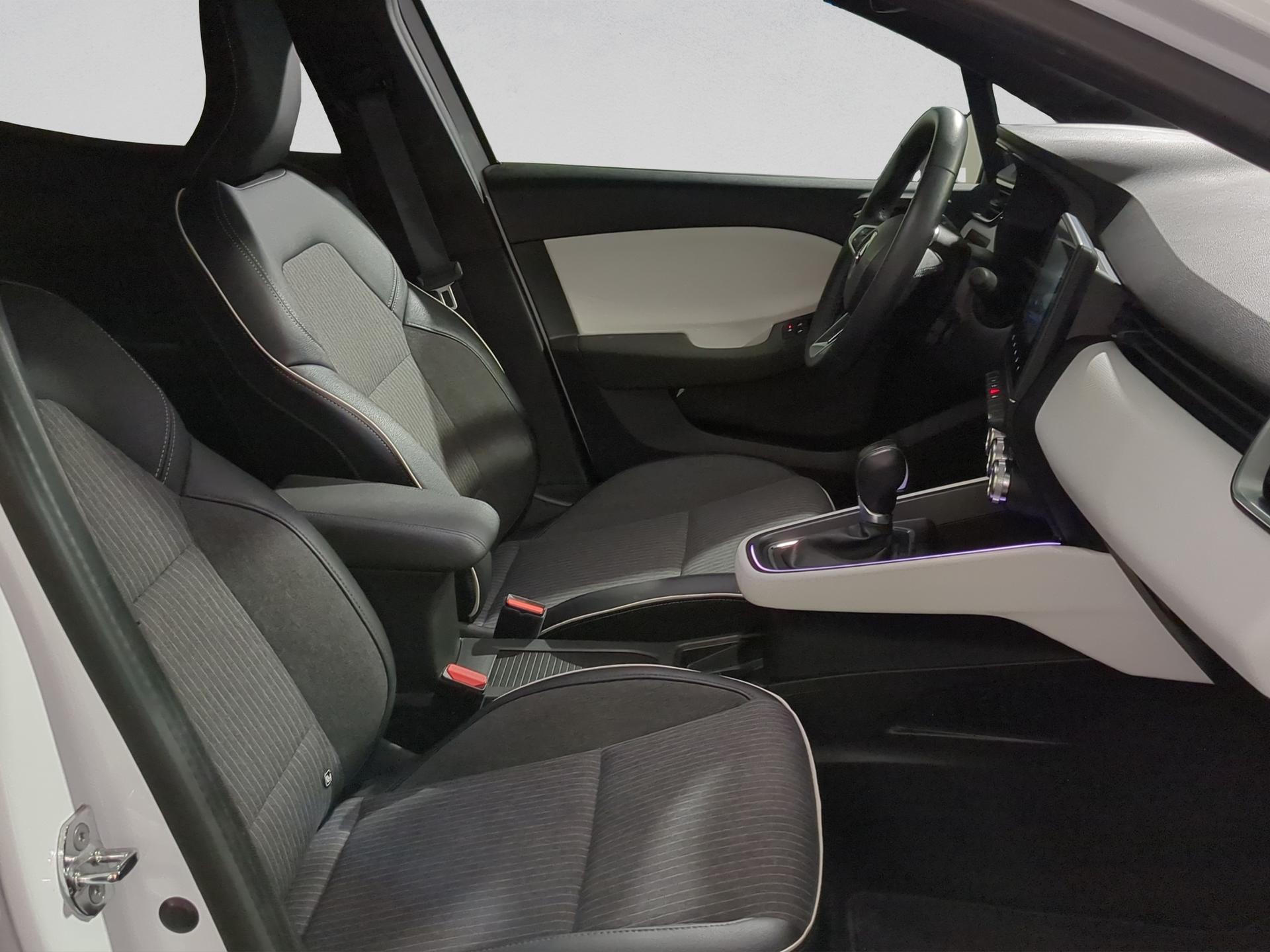 RENAULT Clio 1.6 E-Tech Techno-image-15