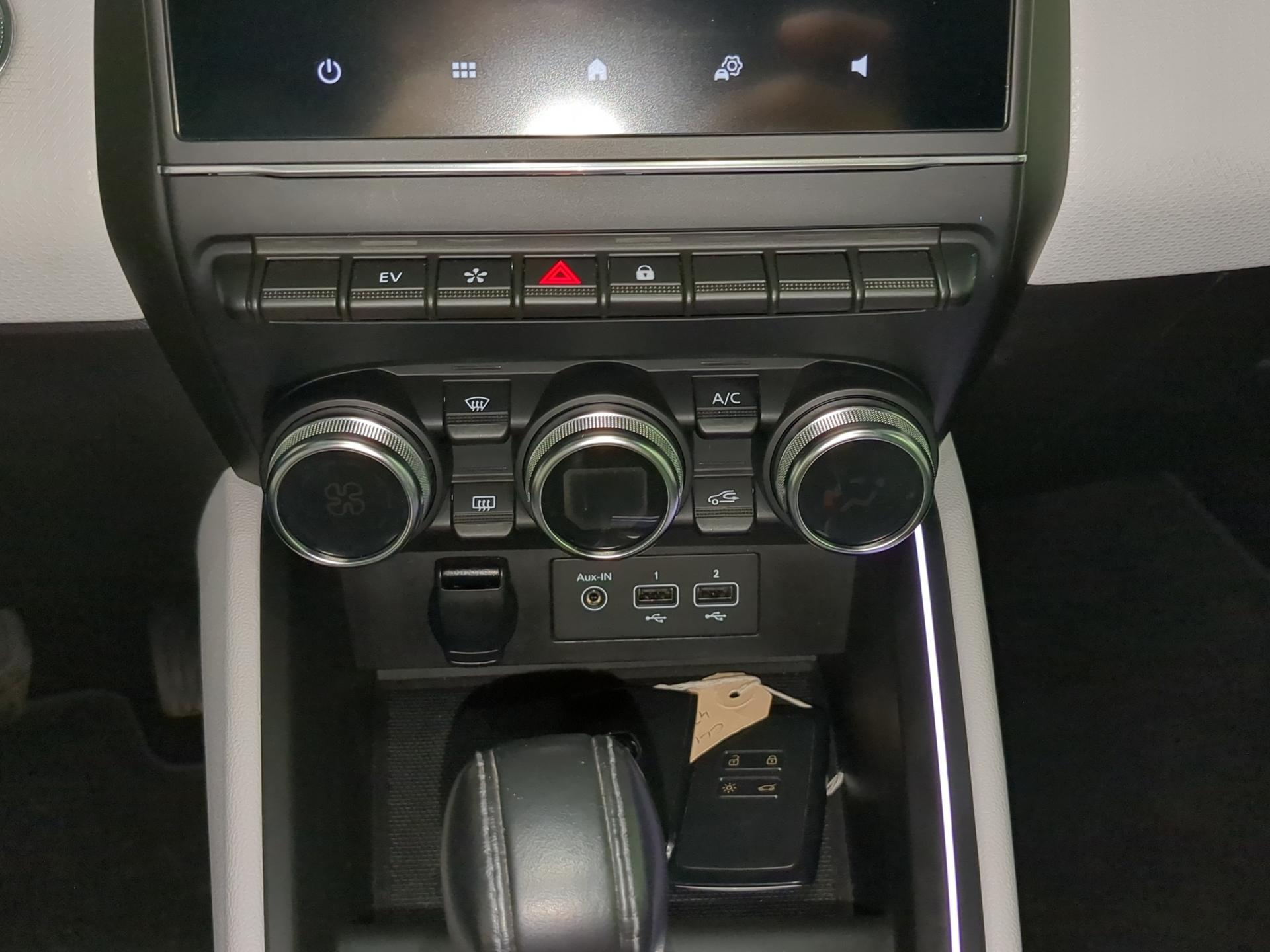 RENAULT Clio 1.6 E-Tech Techno-image-19