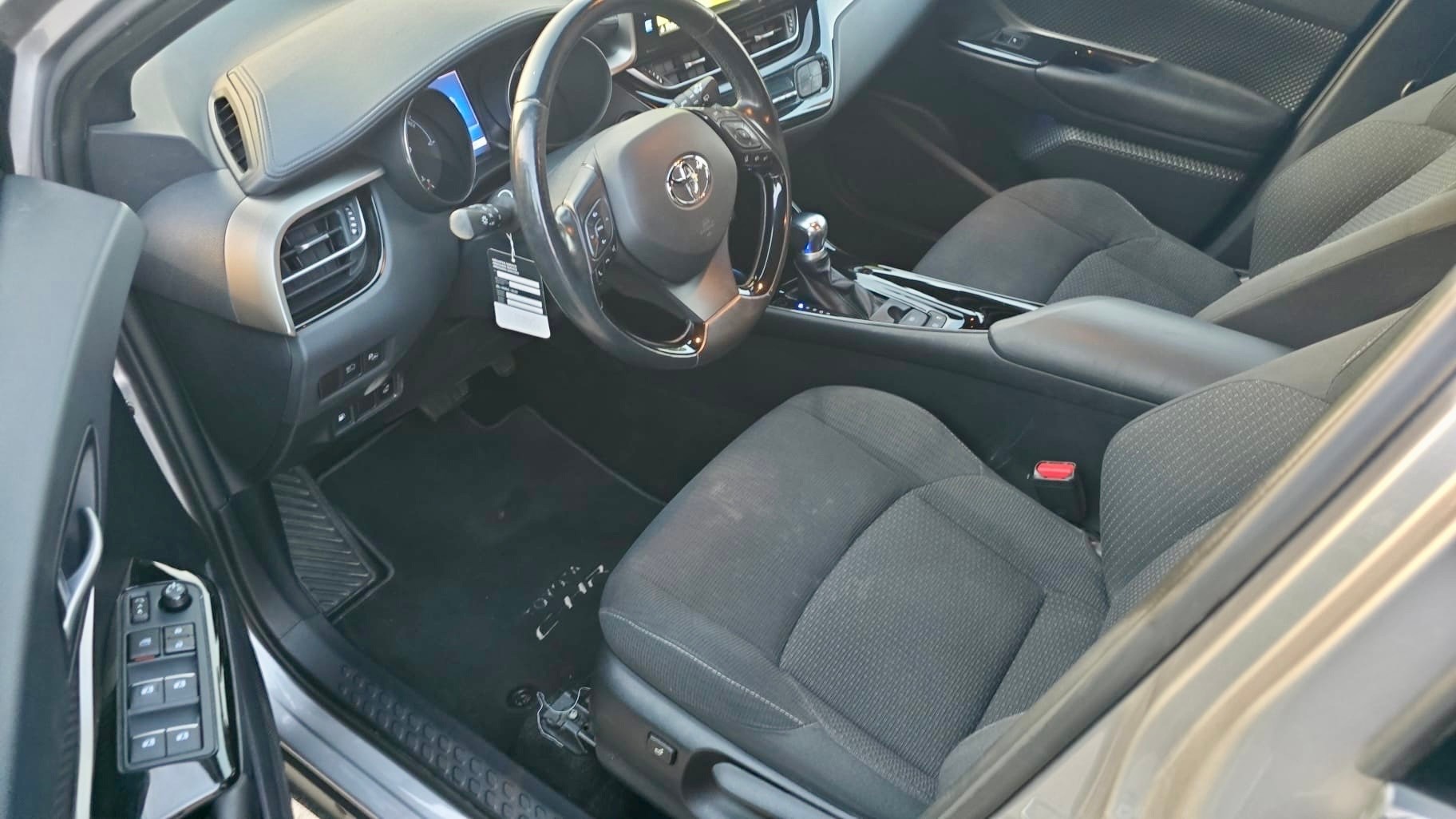 TOYOTA C-HR 1.8 HSD CVT Trend-image-10