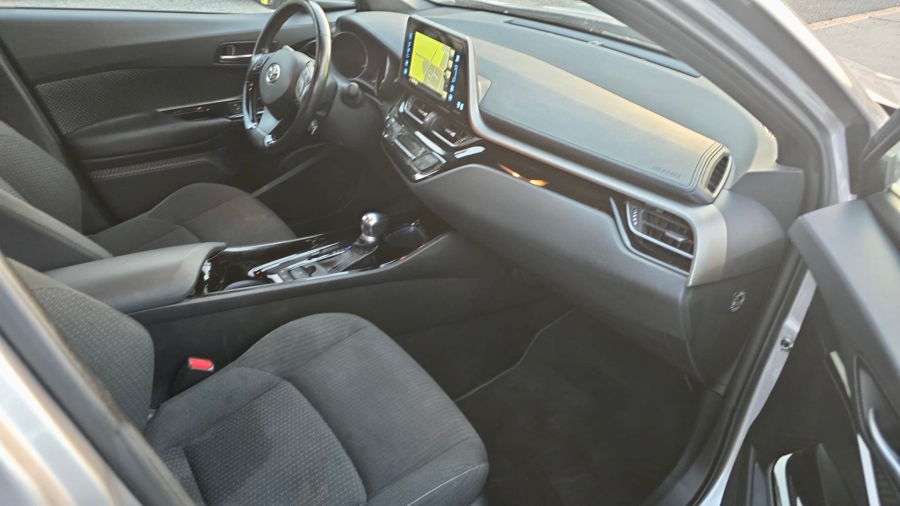 TOYOTA C-HR 1.8 HSD CVT Trend-image-9